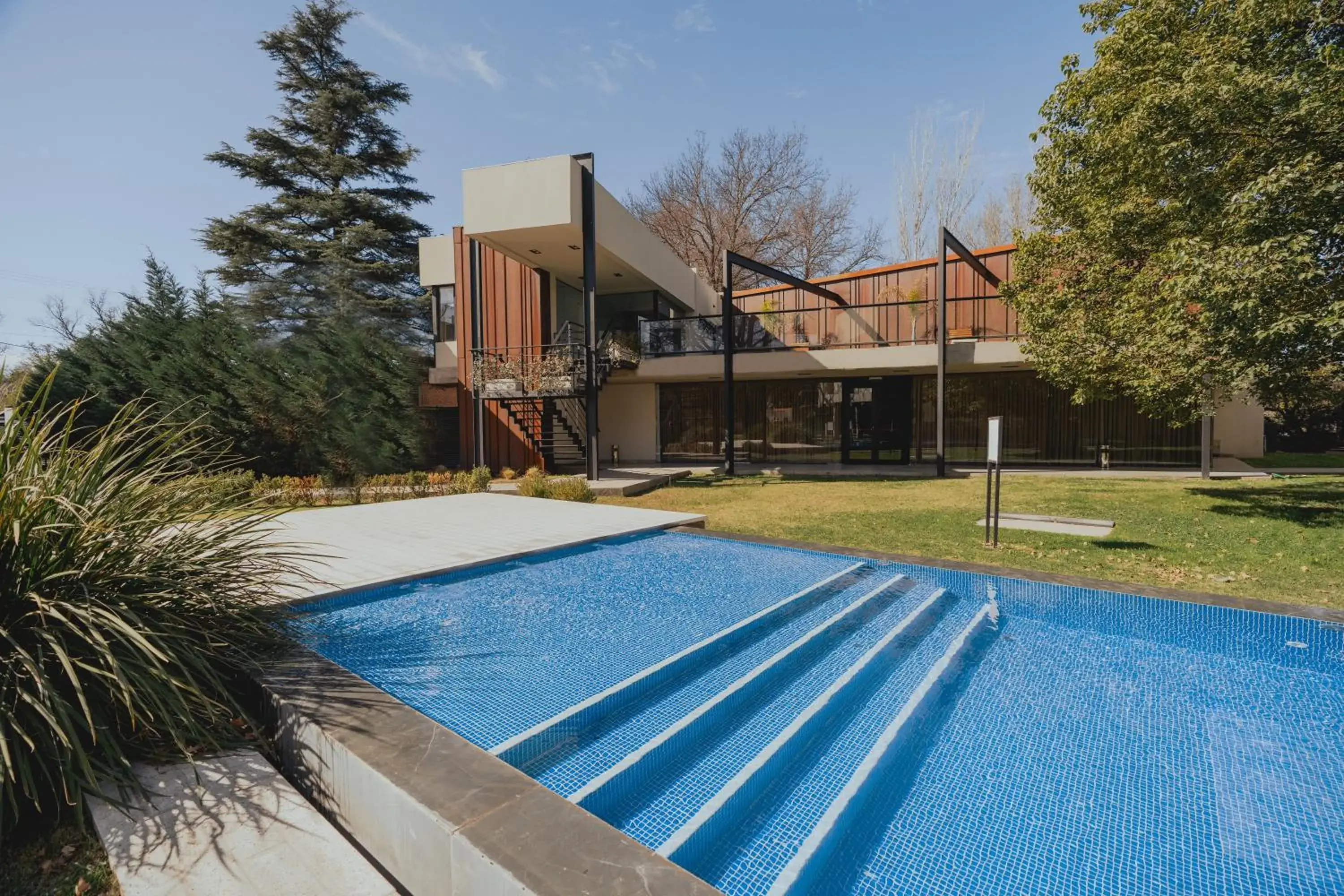 Pool view in La Urumpta Hotel, AKEN MIND Pool view in La Urumpta Hotel, AKEN MIND