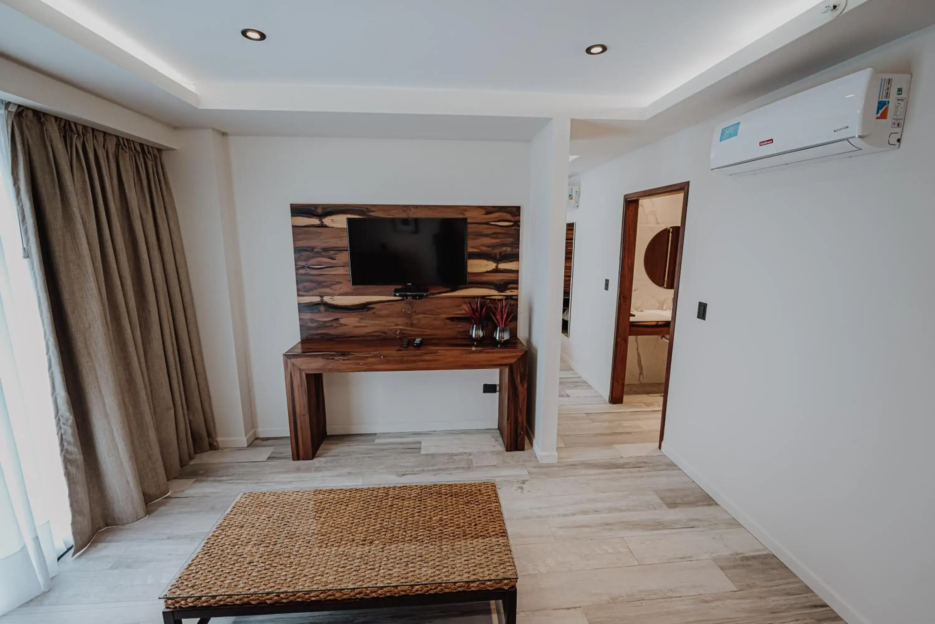 Queen Room with Spa Bath in La Urumpta Hotel, AKEN MIND Queen Room with Spa Bath in La Urumpta Hotel, AKEN MIND