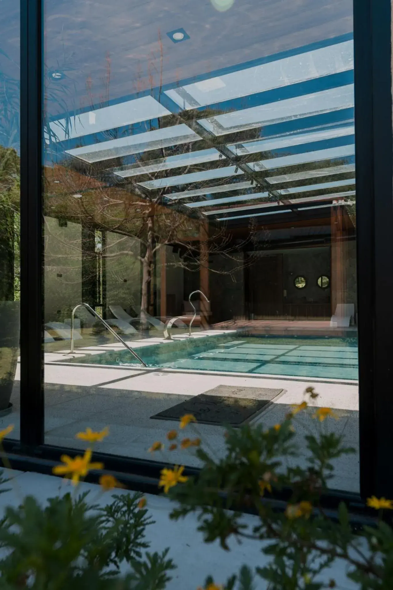 Swimming pool in La Urumpta Hotel, AKEN MIND Swimming pool in La Urumpta Hotel, AKEN MIND