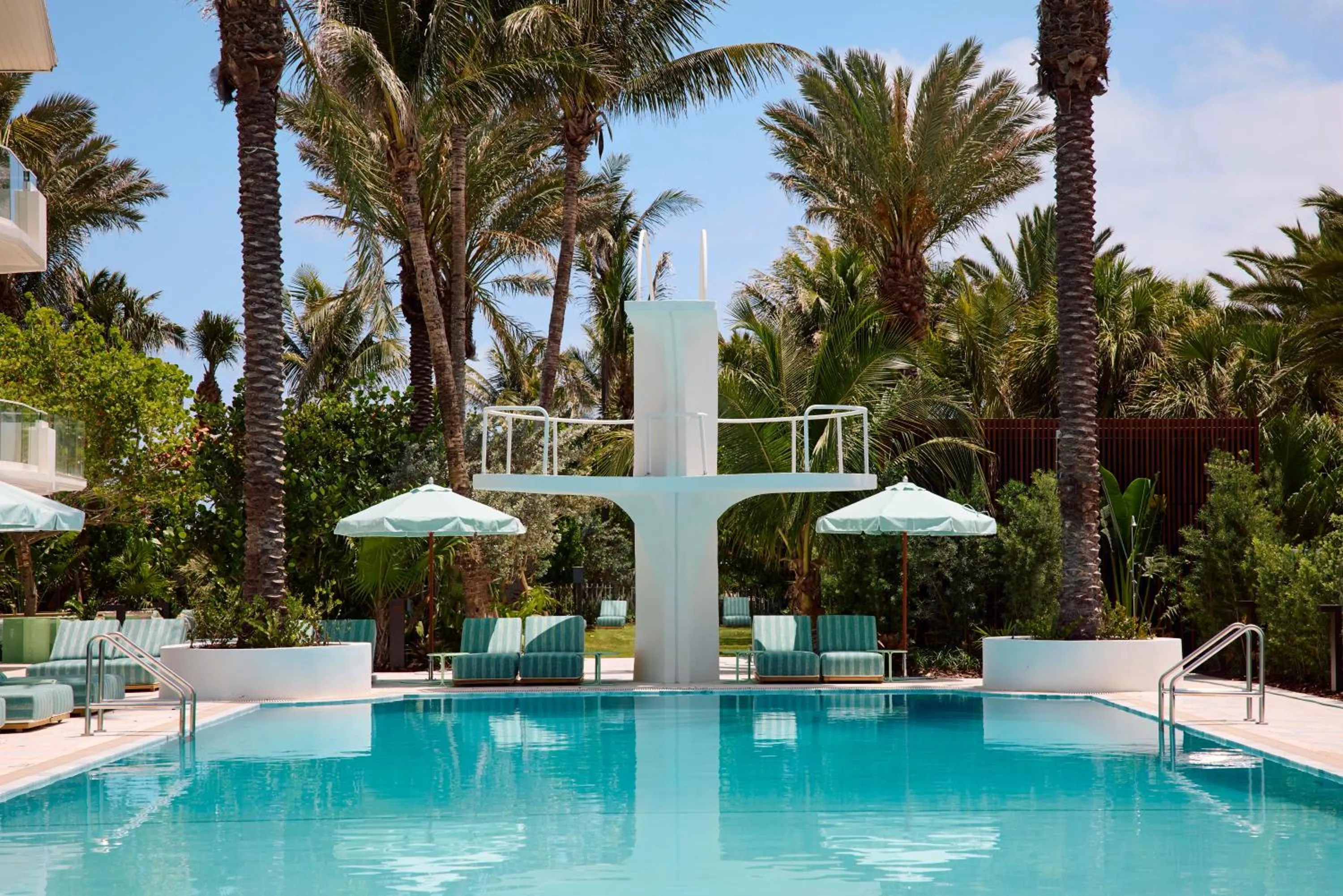 Breakfast in The Shelborne by Proper, a Member of Design Hotels