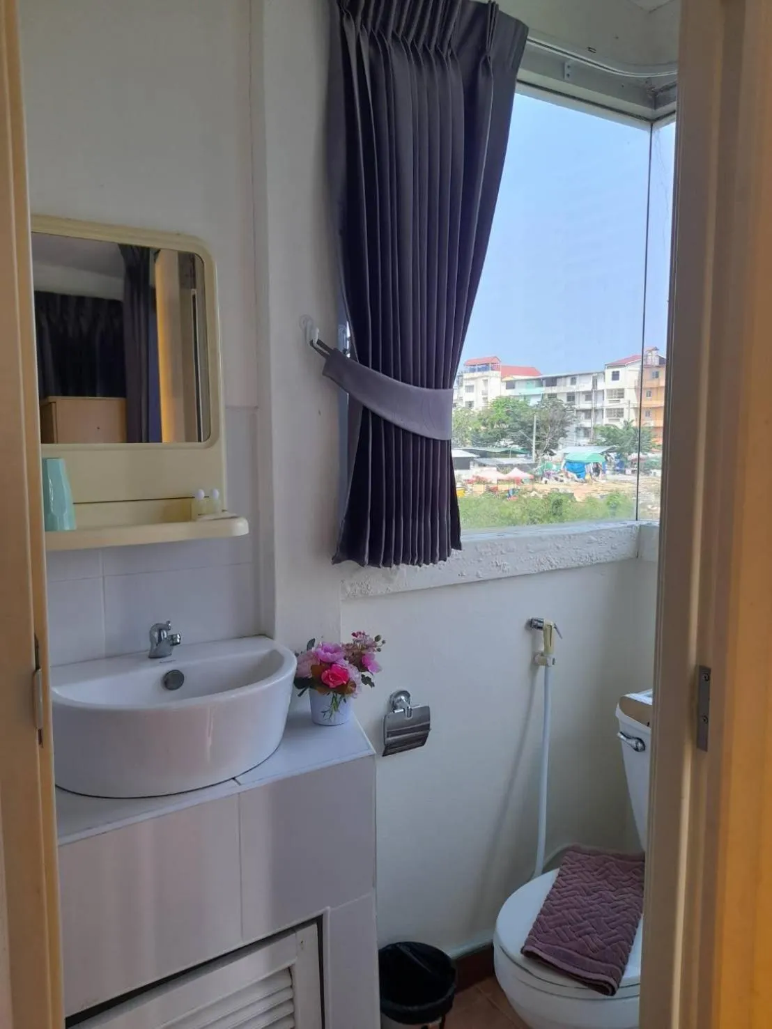 Bathroom in White House By Sorot ตึกขาวโดยโสรฬ