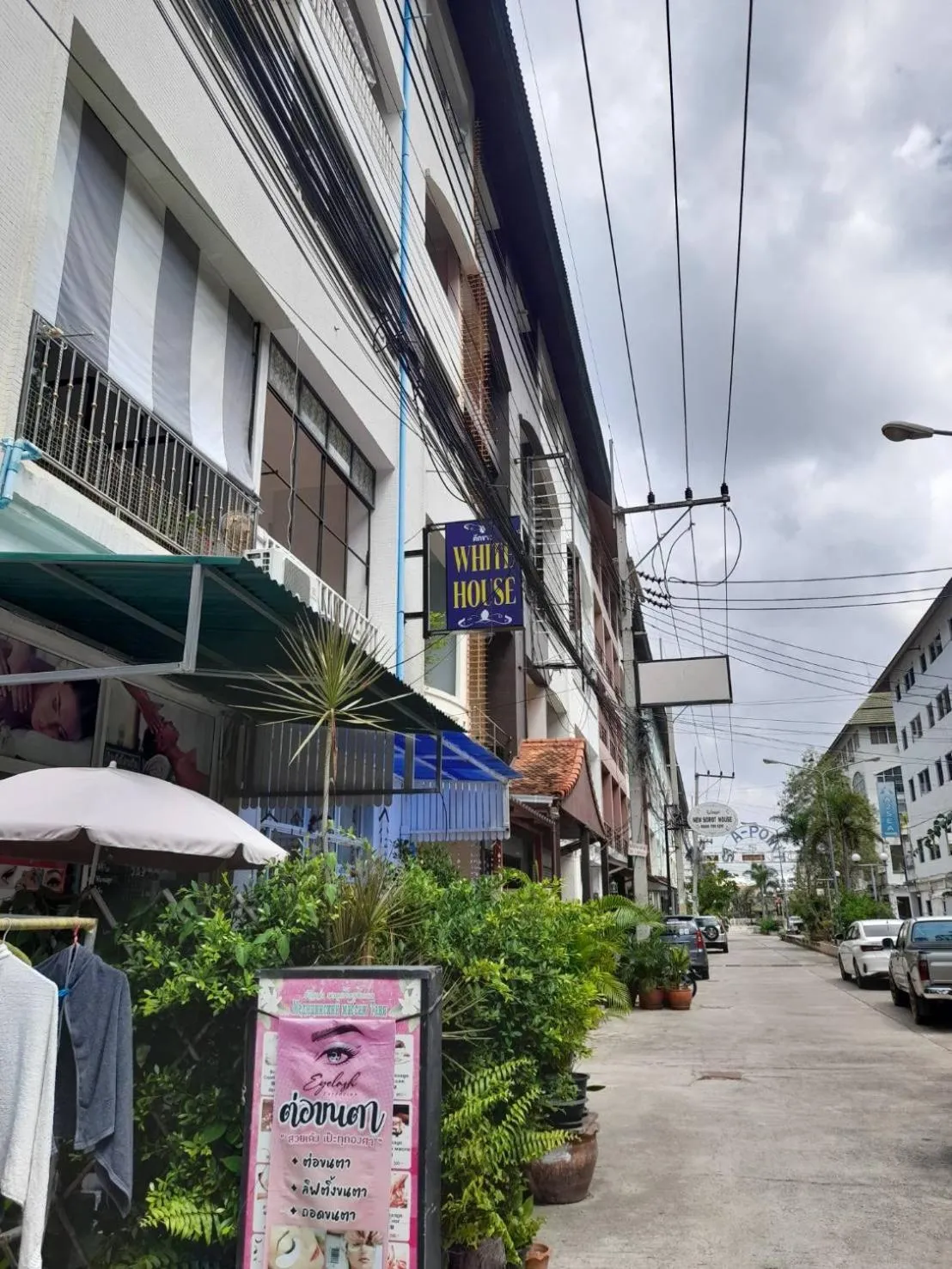 Property building in White House By Sorot ตึกขาวโดยโสรฬ