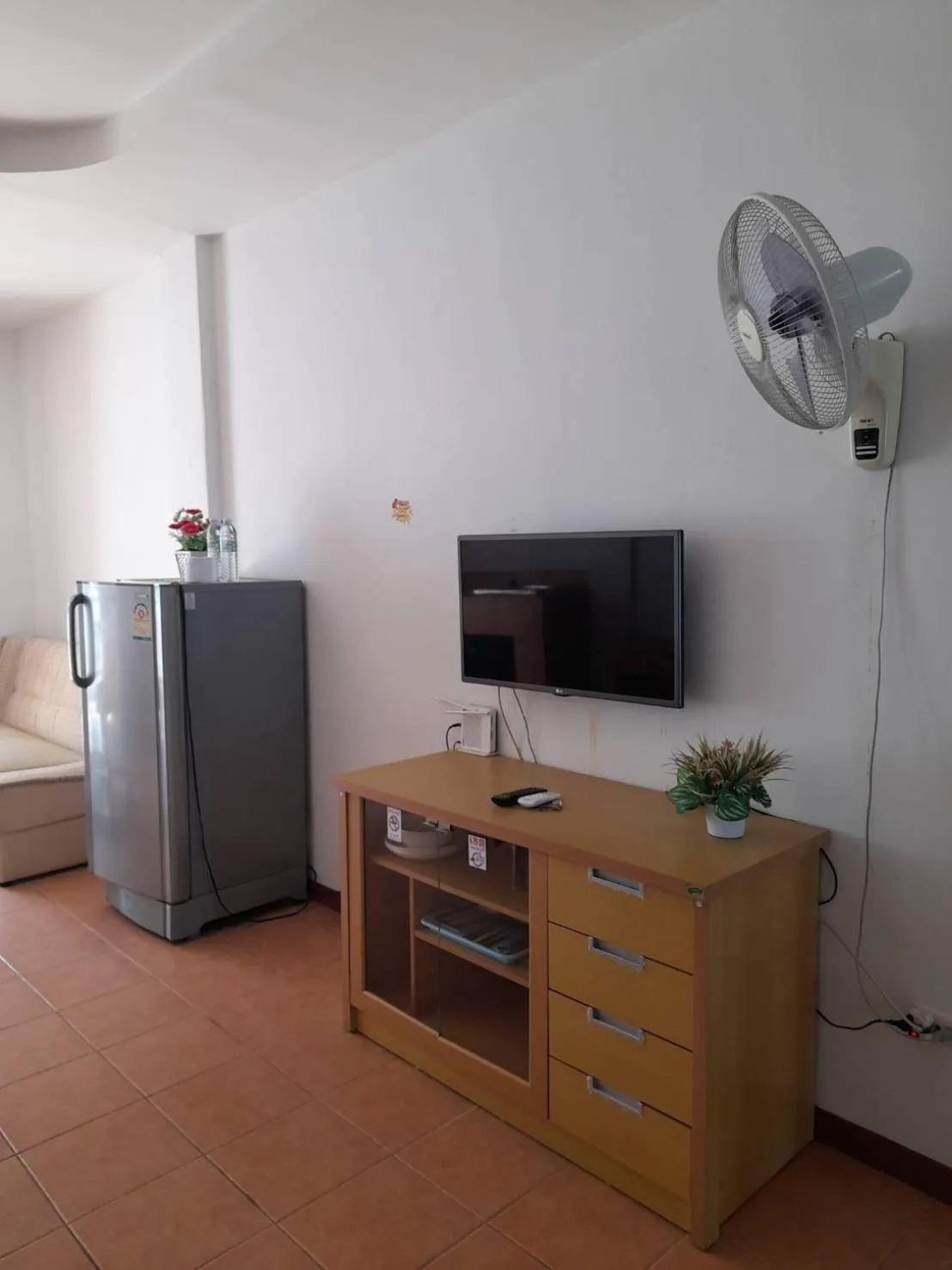 Communal lounge/ TV room in White House By Sorot ตึกขาวโดยโสรฬ