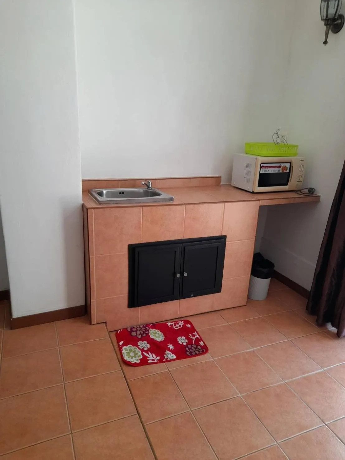 Kitchen or kitchenette in White House By Sorot ตึกขาวโดยโสรฬ