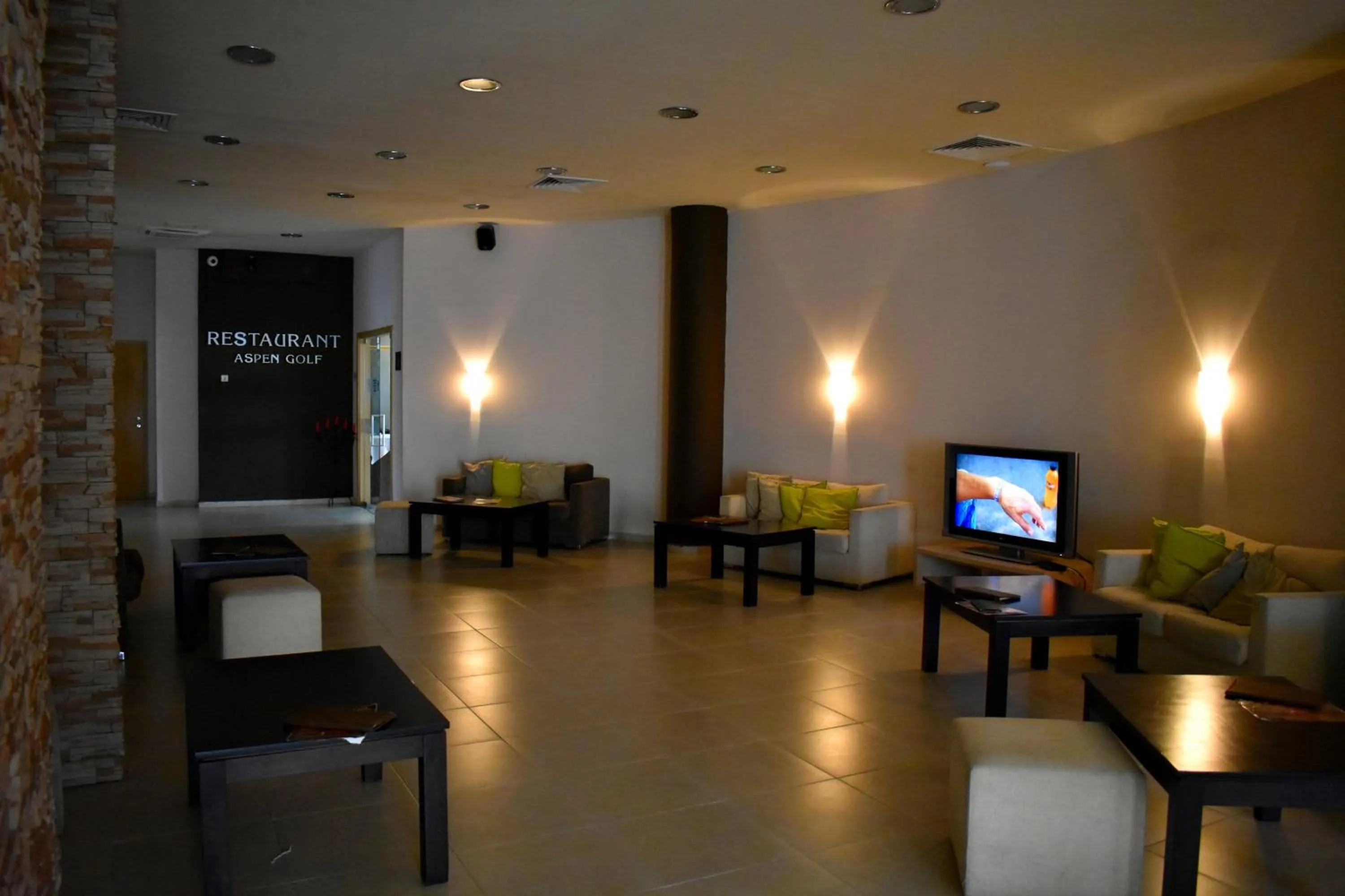 Communal lounge/ TV room in Aspen Ski and Golf Resort