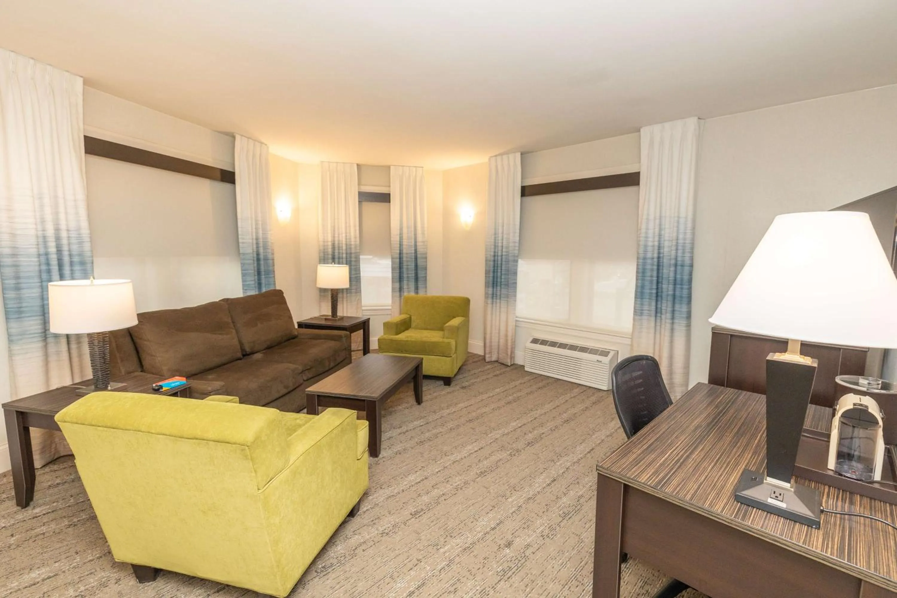 Living room in Hotel Versey Chicago Lincoln Park