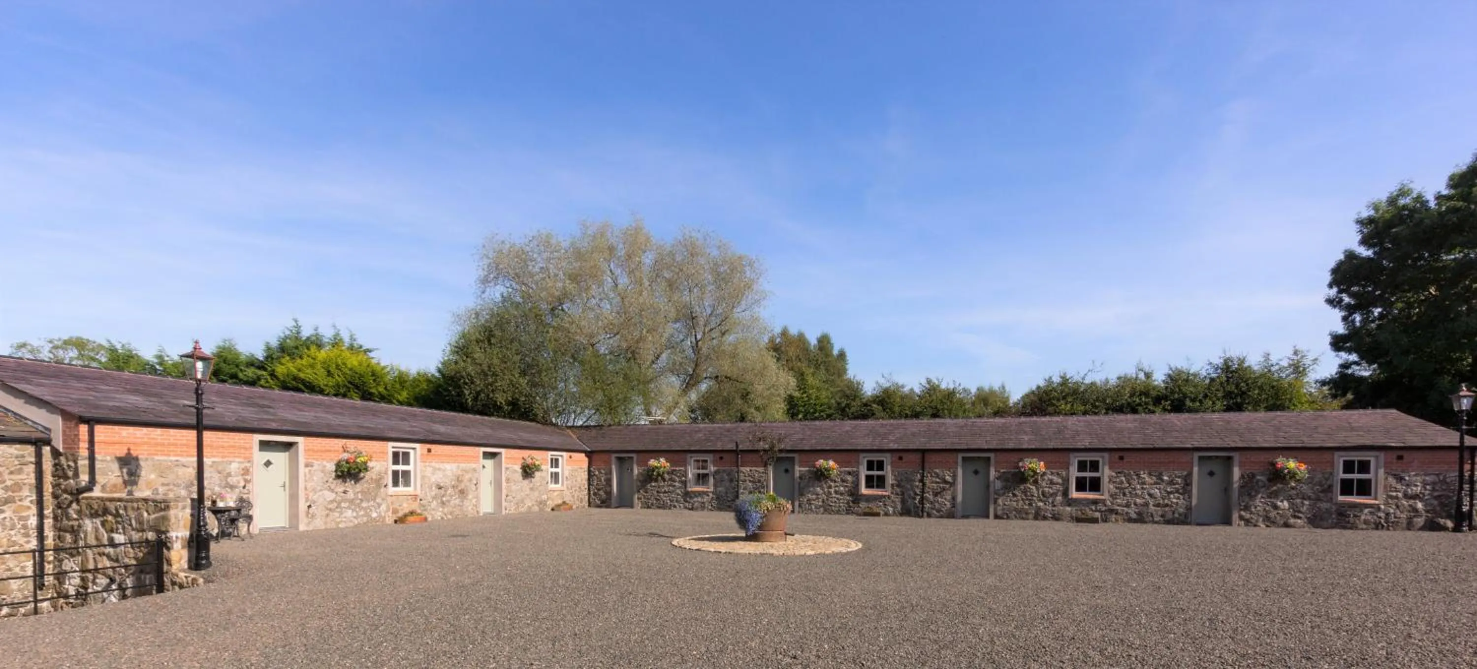 Facade/entrance in Millbrae Lodges
