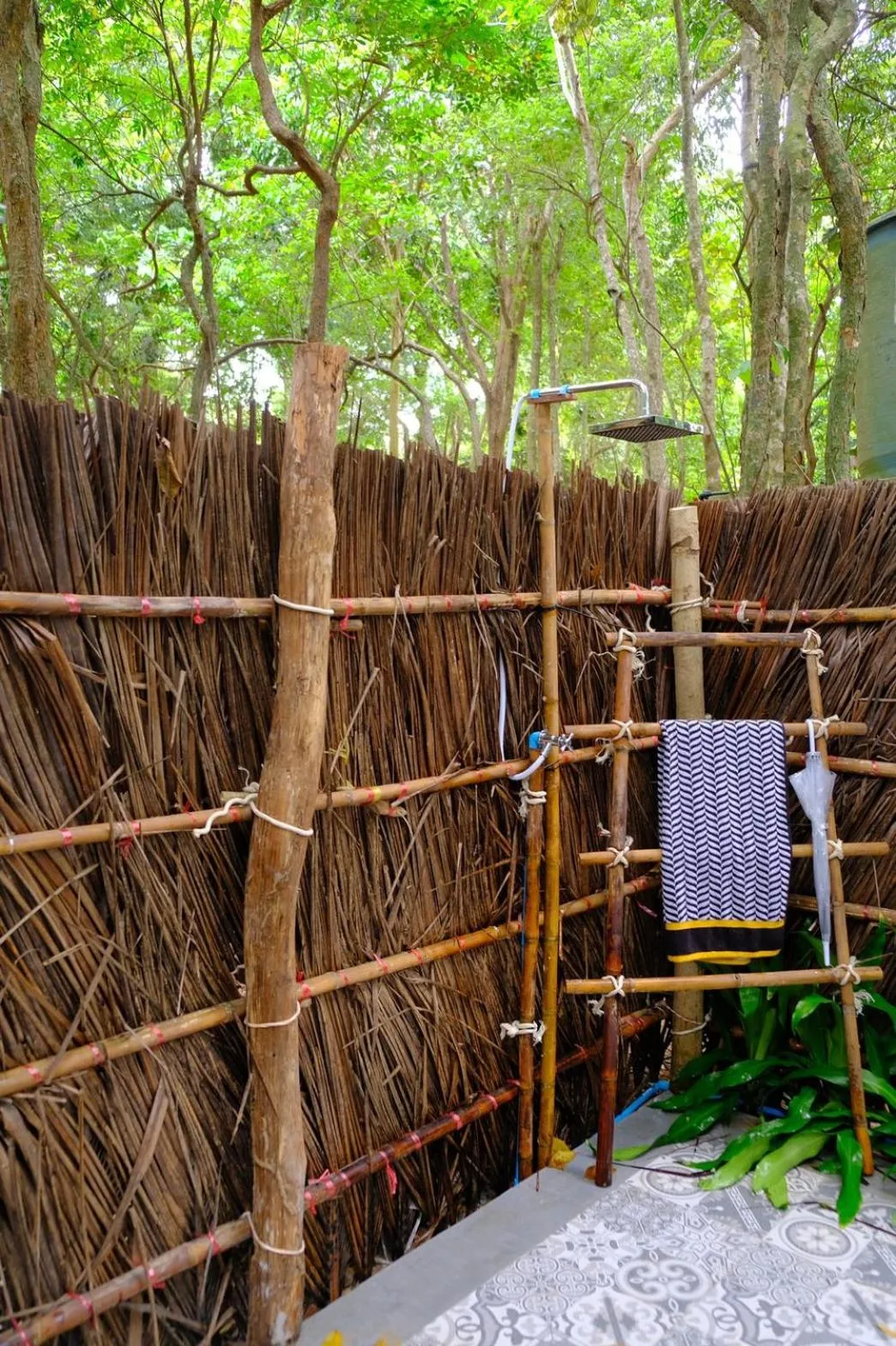 Shower in O Little Tent de Koh Chang