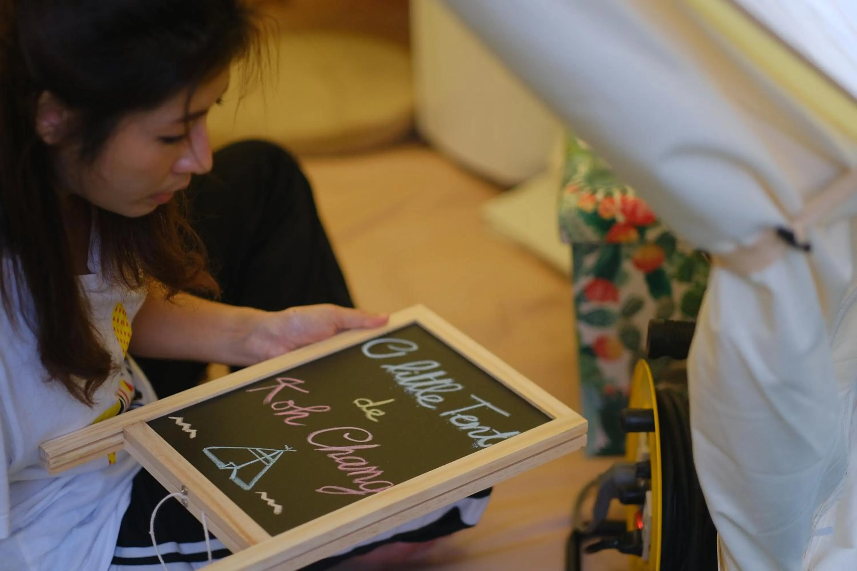 Staff in O Little Tent de Koh Chang