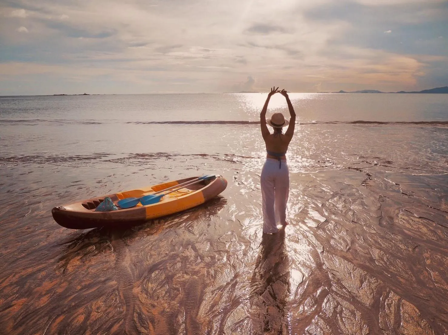 Canoeing in O Little Tent de Koh Chang