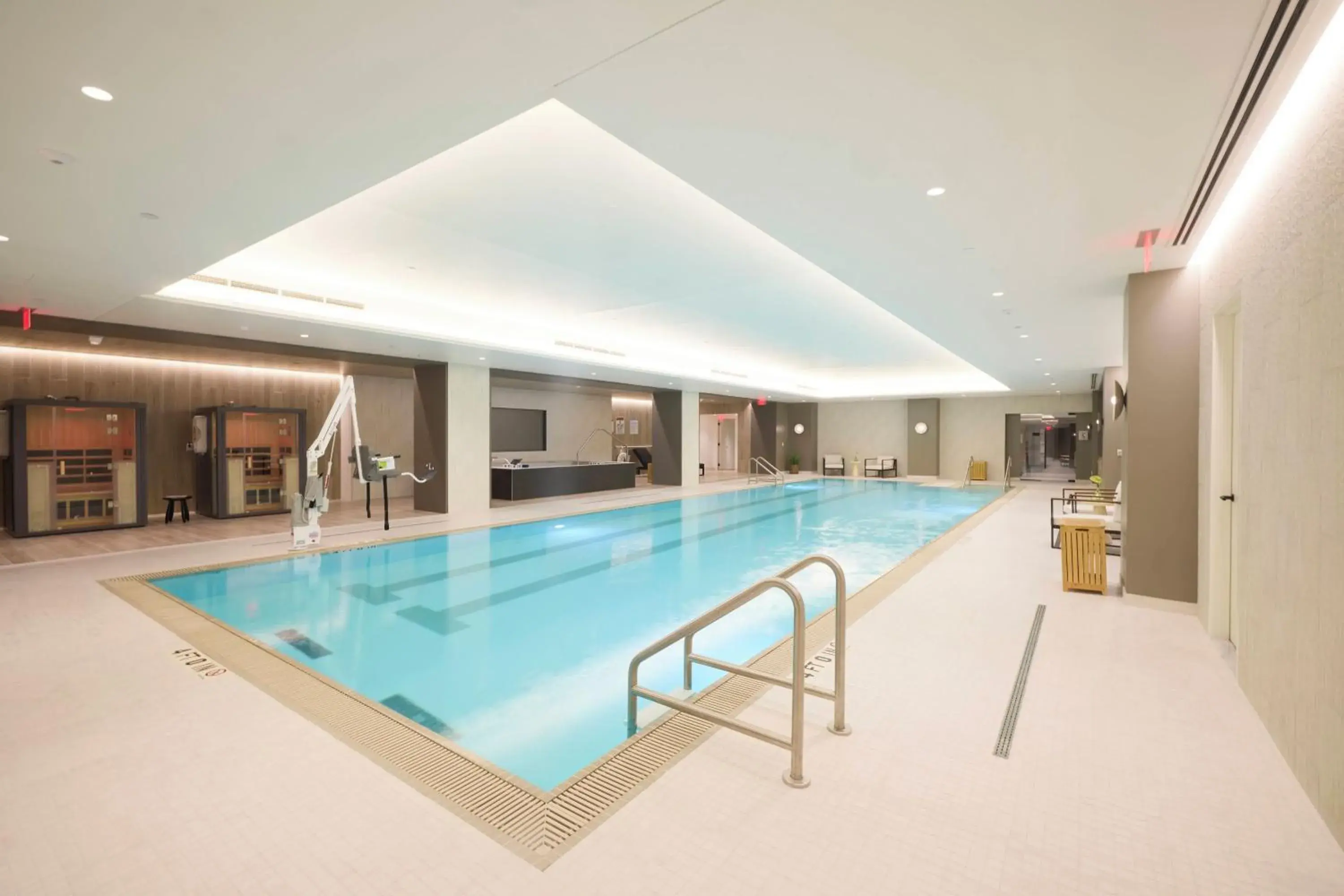 Swimming pool in Boston Harbor Hotel Swimming pool in Boston Harbor Hotel