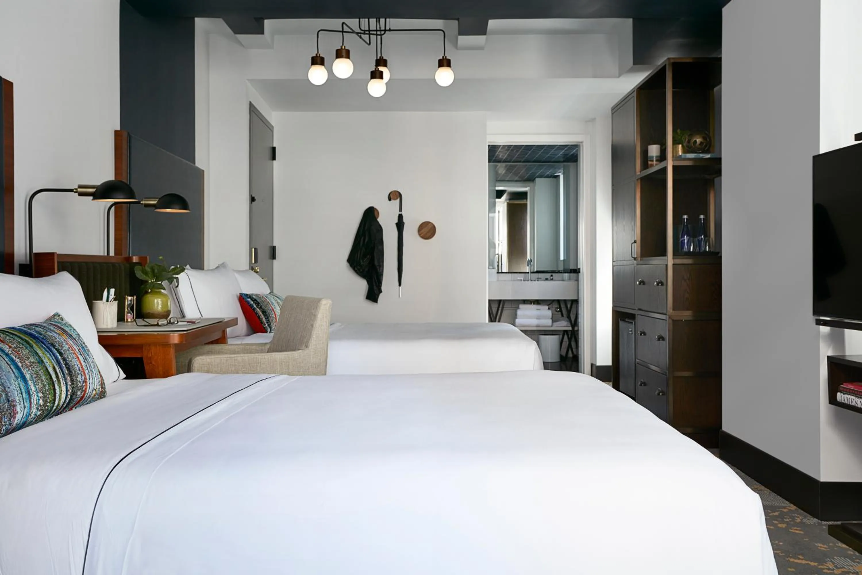 Photo of the whole room, Bed in The Renwick