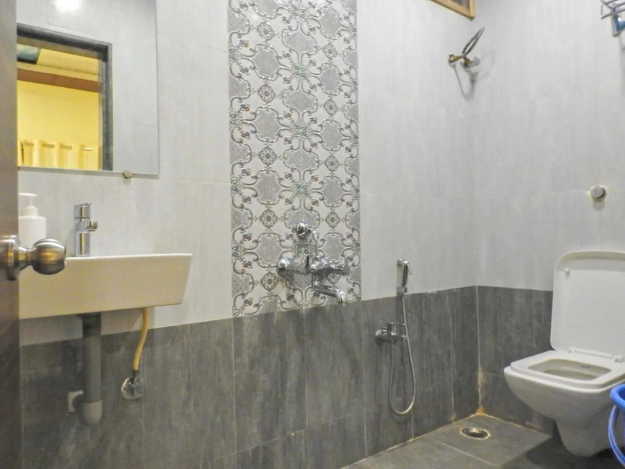 Bathroom in Evergreen Holidays Mahabaleshwar