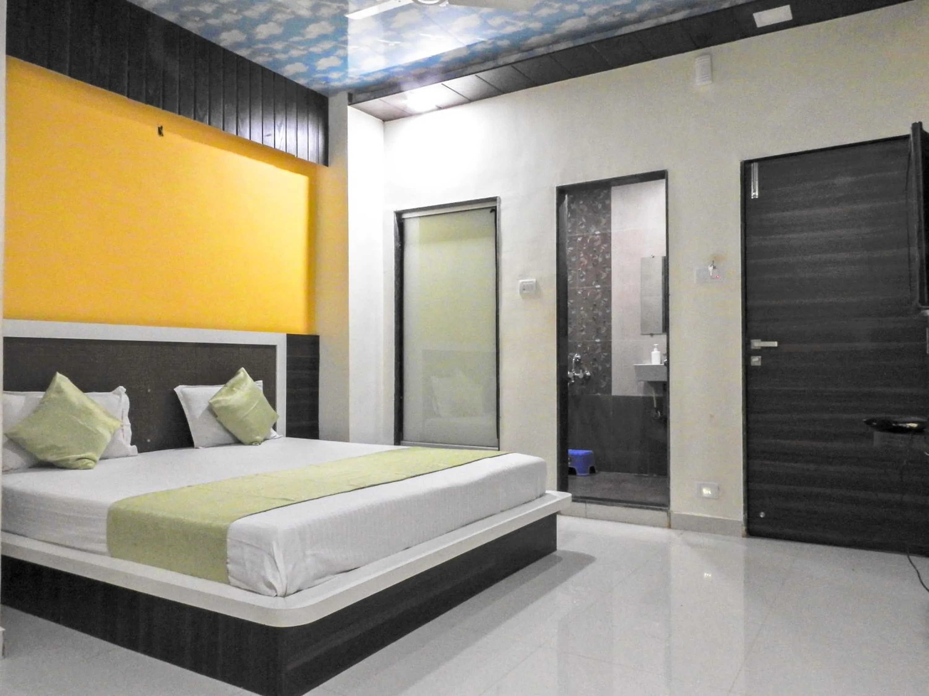 Bedroom, Bed in Evergreen Holidays Mahabaleshwar
