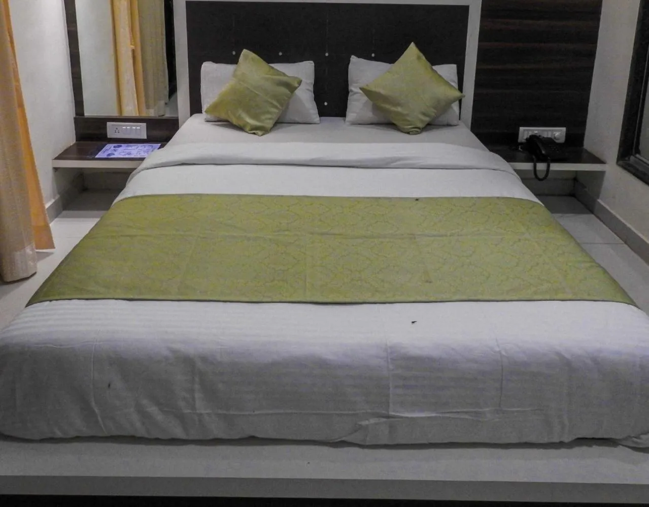 Bed in Evergreen Holidays Mahabaleshwar