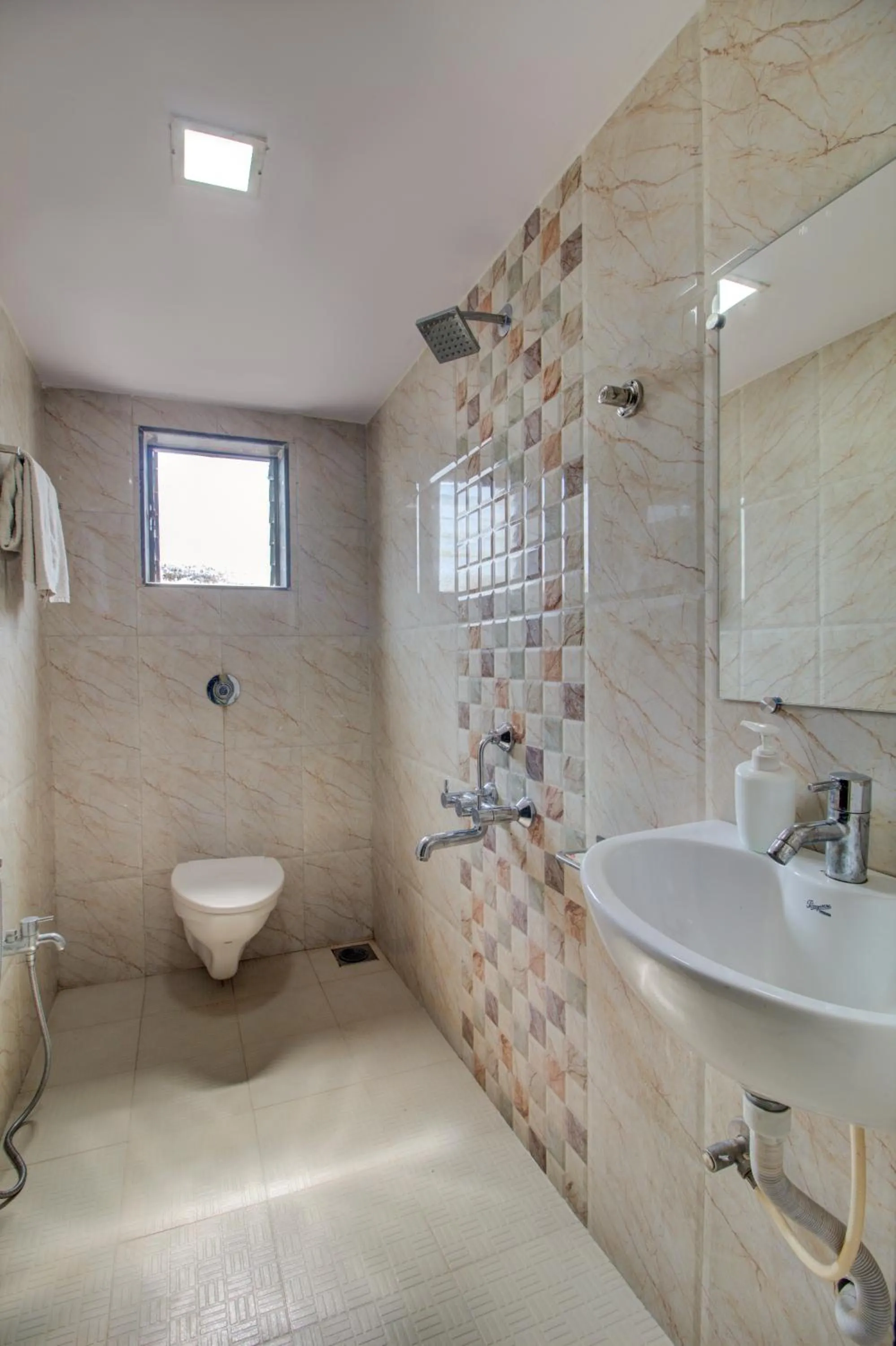 Bathroom in Evergreen Holidays Mahabaleshwar