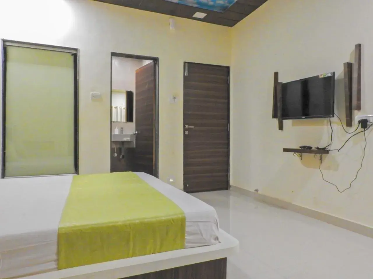 Bedroom, Bed in Evergreen Holidays Mahabaleshwar Bedroom, Bed in Evergreen Holidays Mahabaleshwar