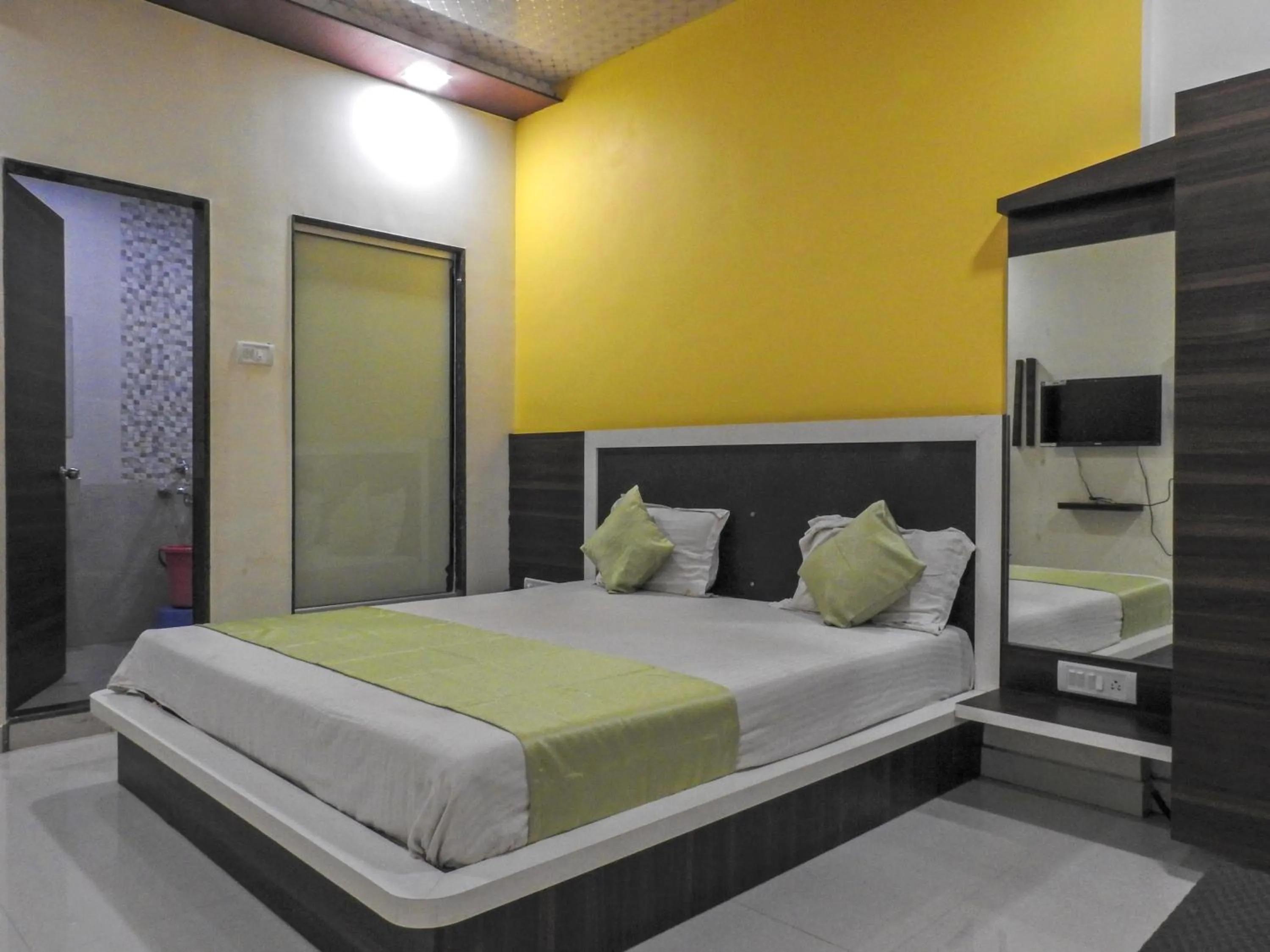 Bedroom, Bed in Evergreen Holidays Mahabaleshwar