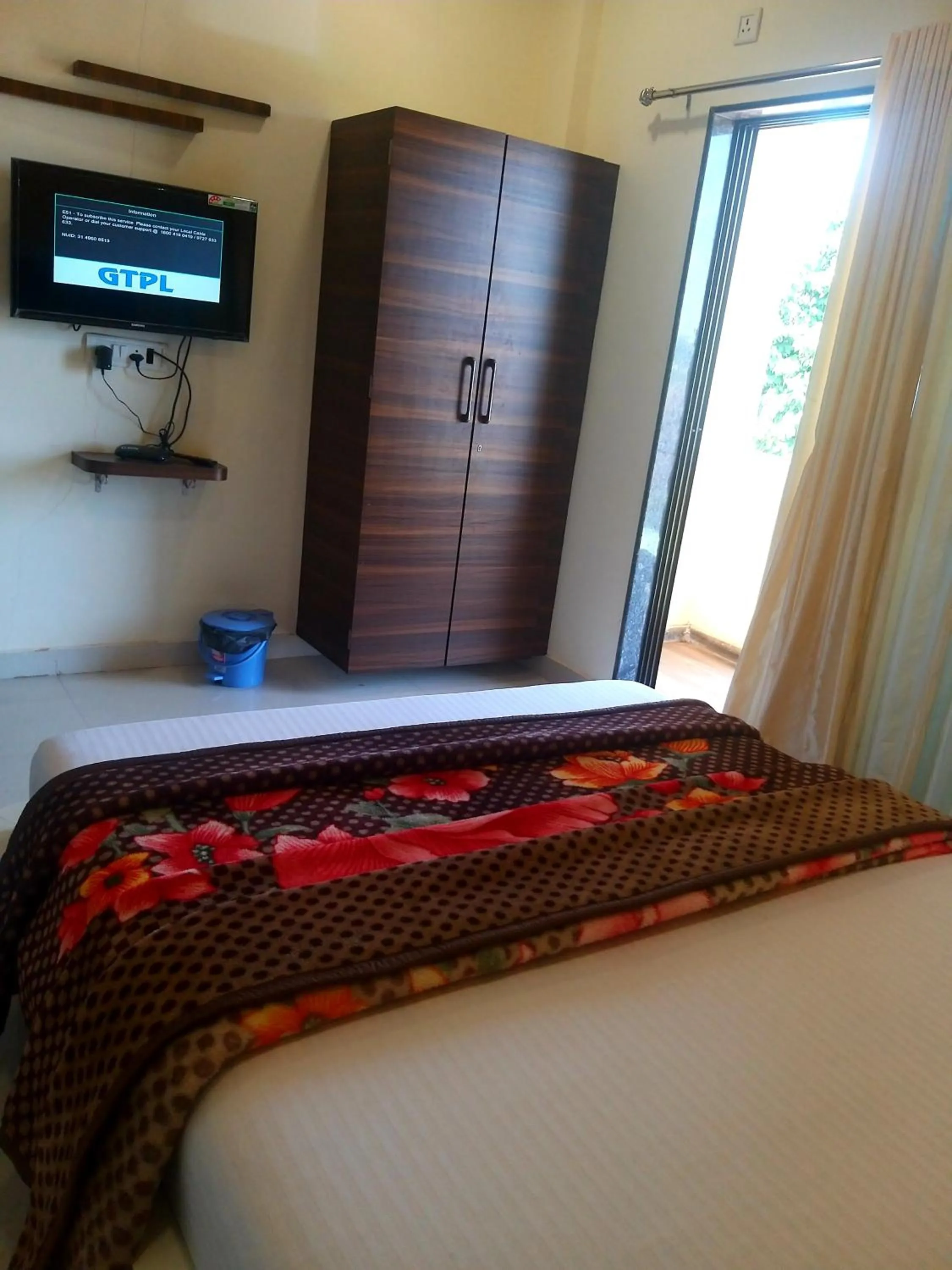 TV and multimedia, Bed in Evergreen Holidays Mahabaleshwar