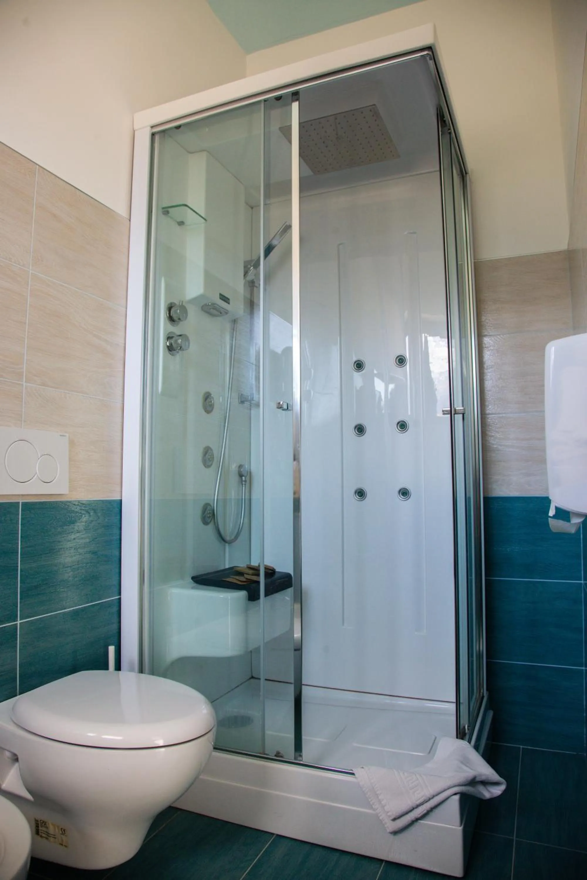 Shower in Hotel Pina Ristorante