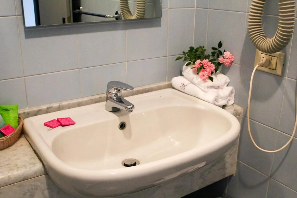 Bathroom in Green Hotel