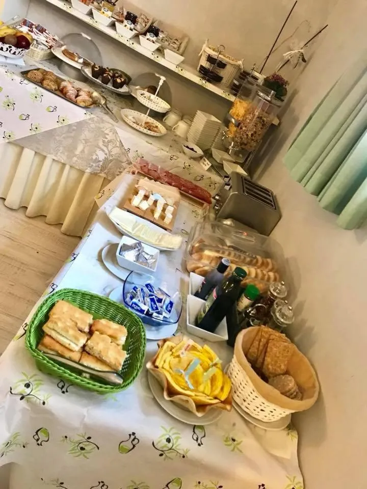 Breakfast in Green Hotel