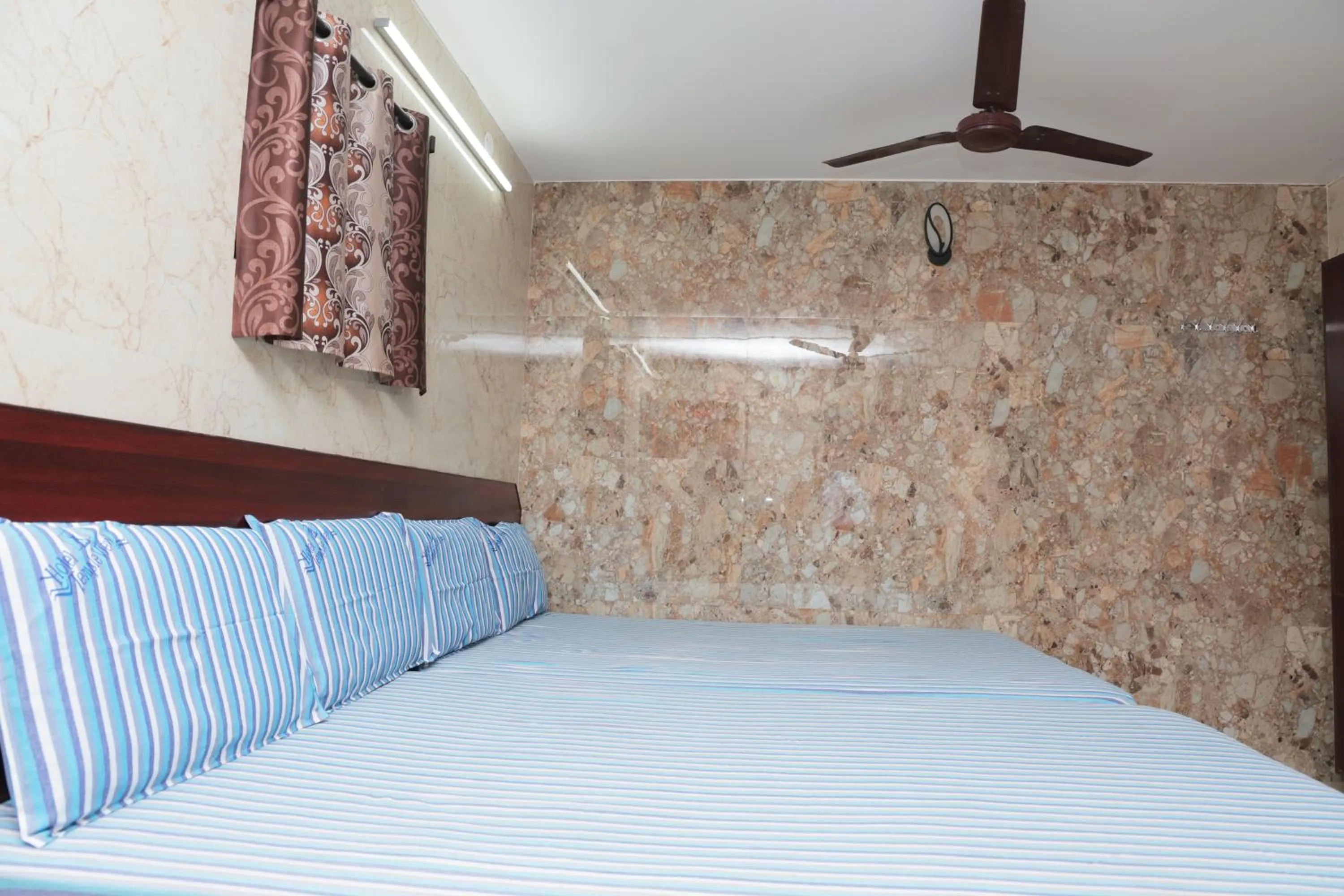 Bed in Hotel Temple View