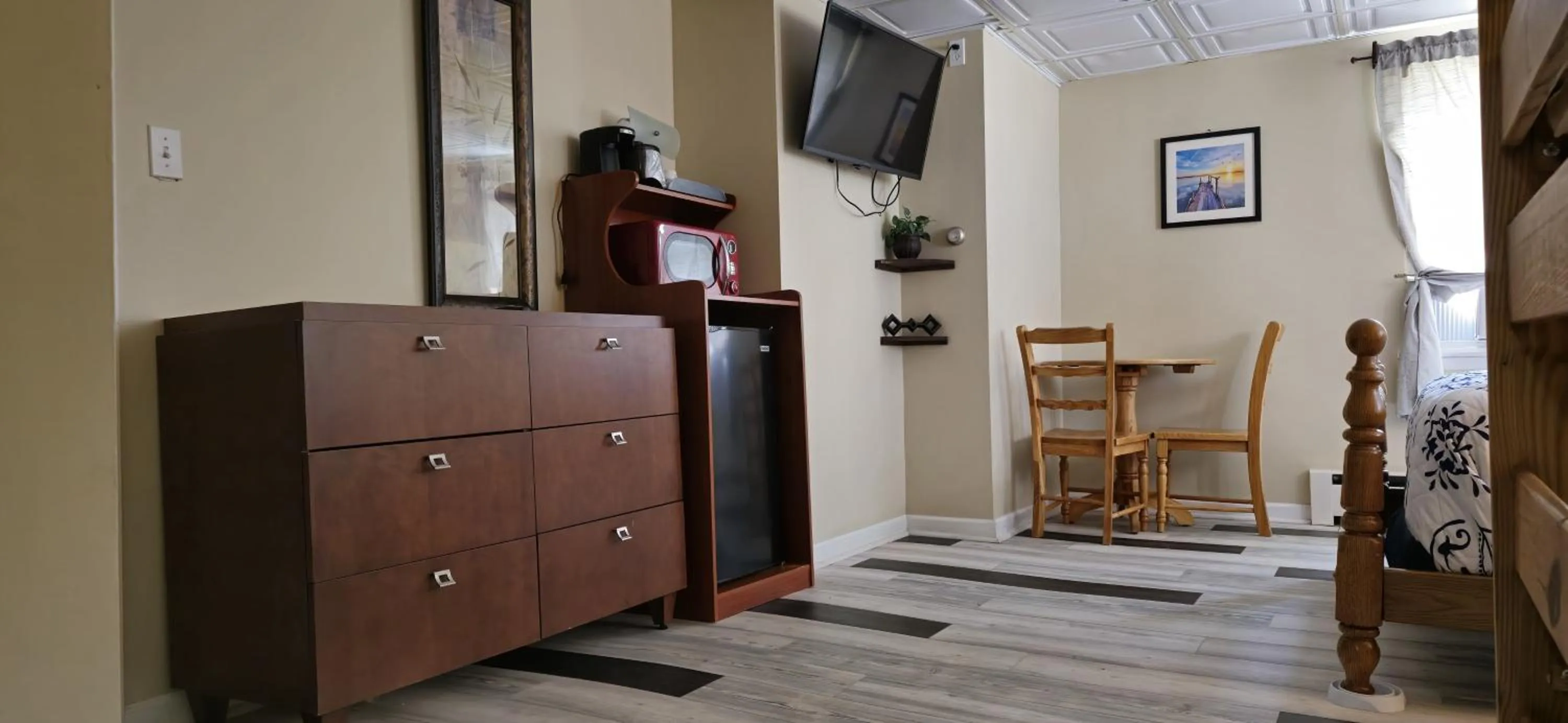 TV and multimedia in Rodeway Inn Oscoda