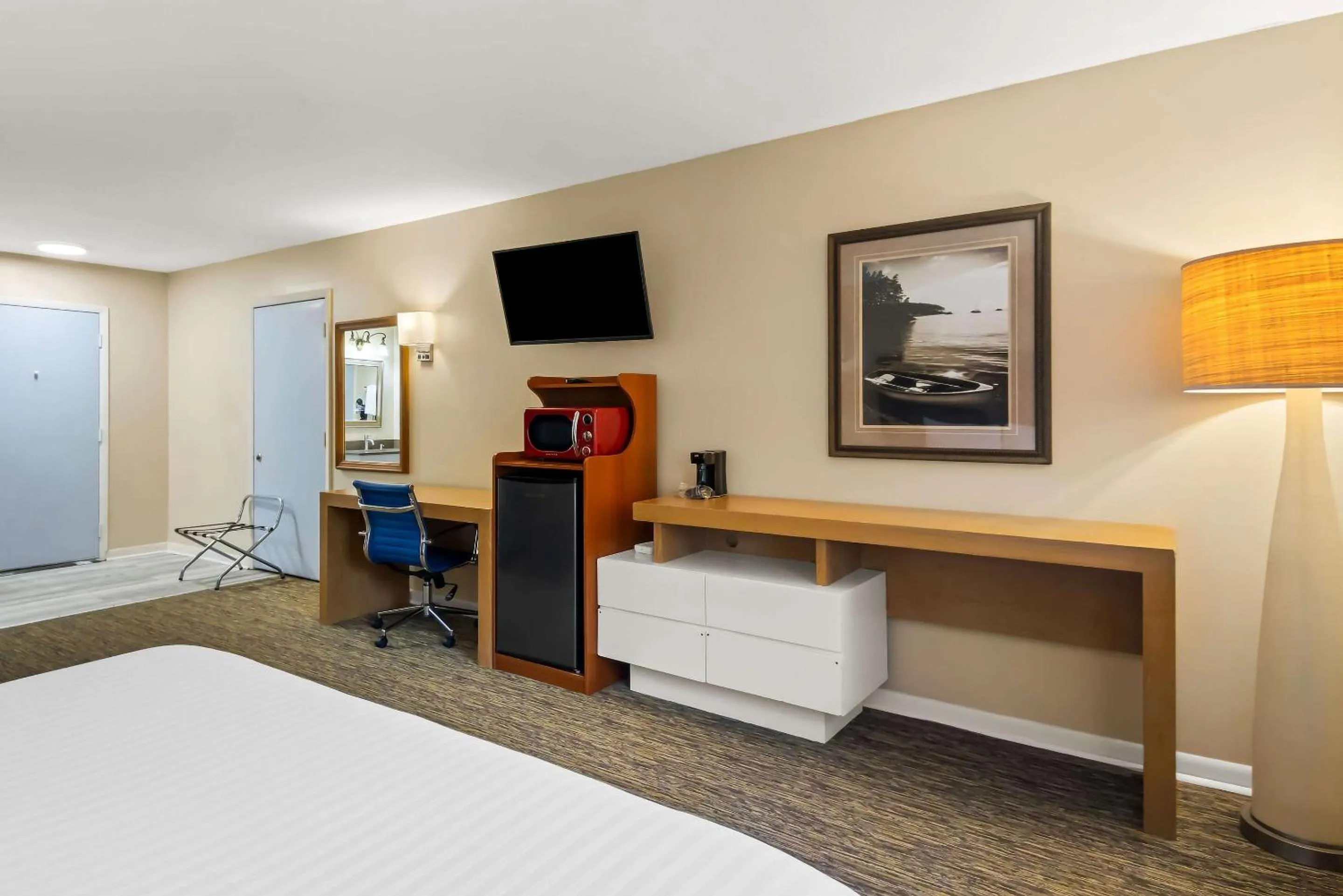 Bedroom, Bed in Rodeway Inn Oscoda