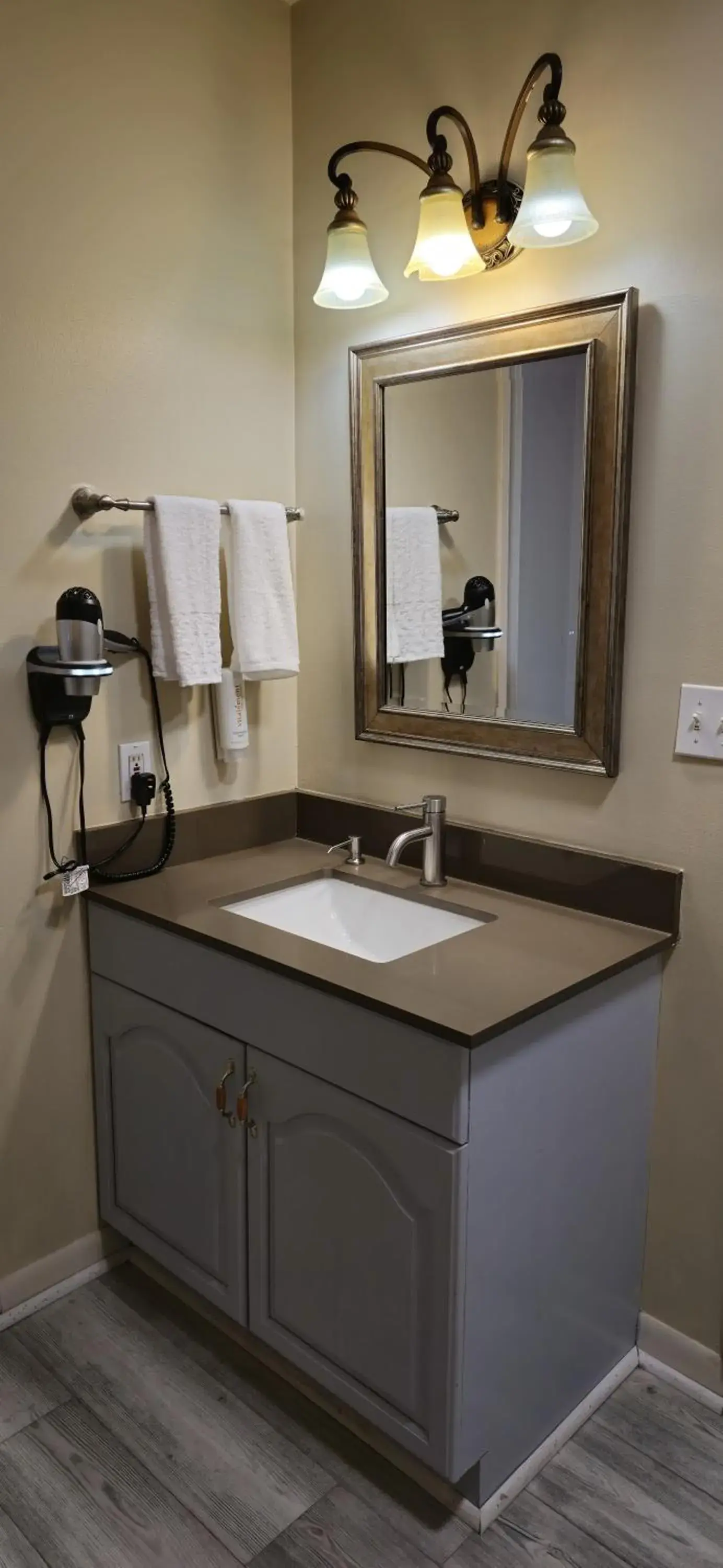 Bathroom in Rodeway Inn Oscoda Bathroom in Rodeway Inn Oscoda