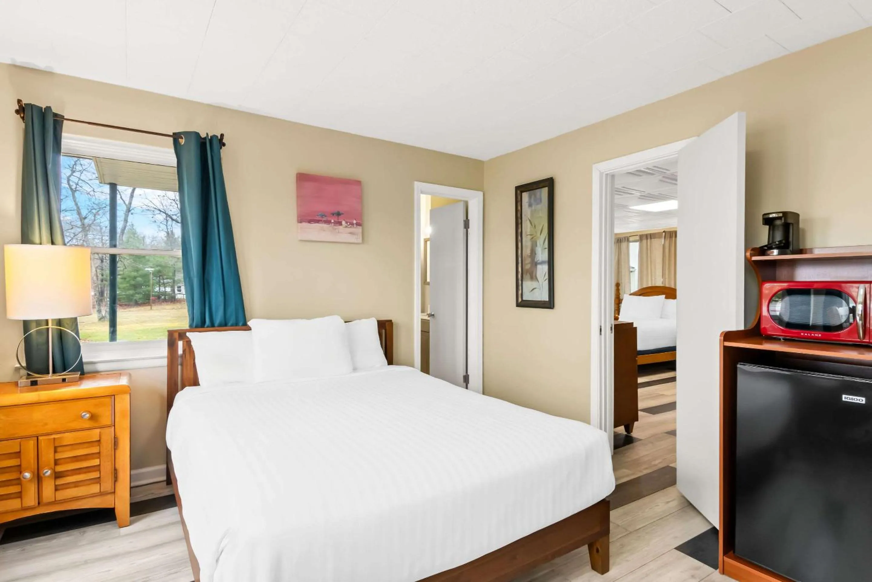 Bedroom, Bed in Rodeway Inn Oscoda