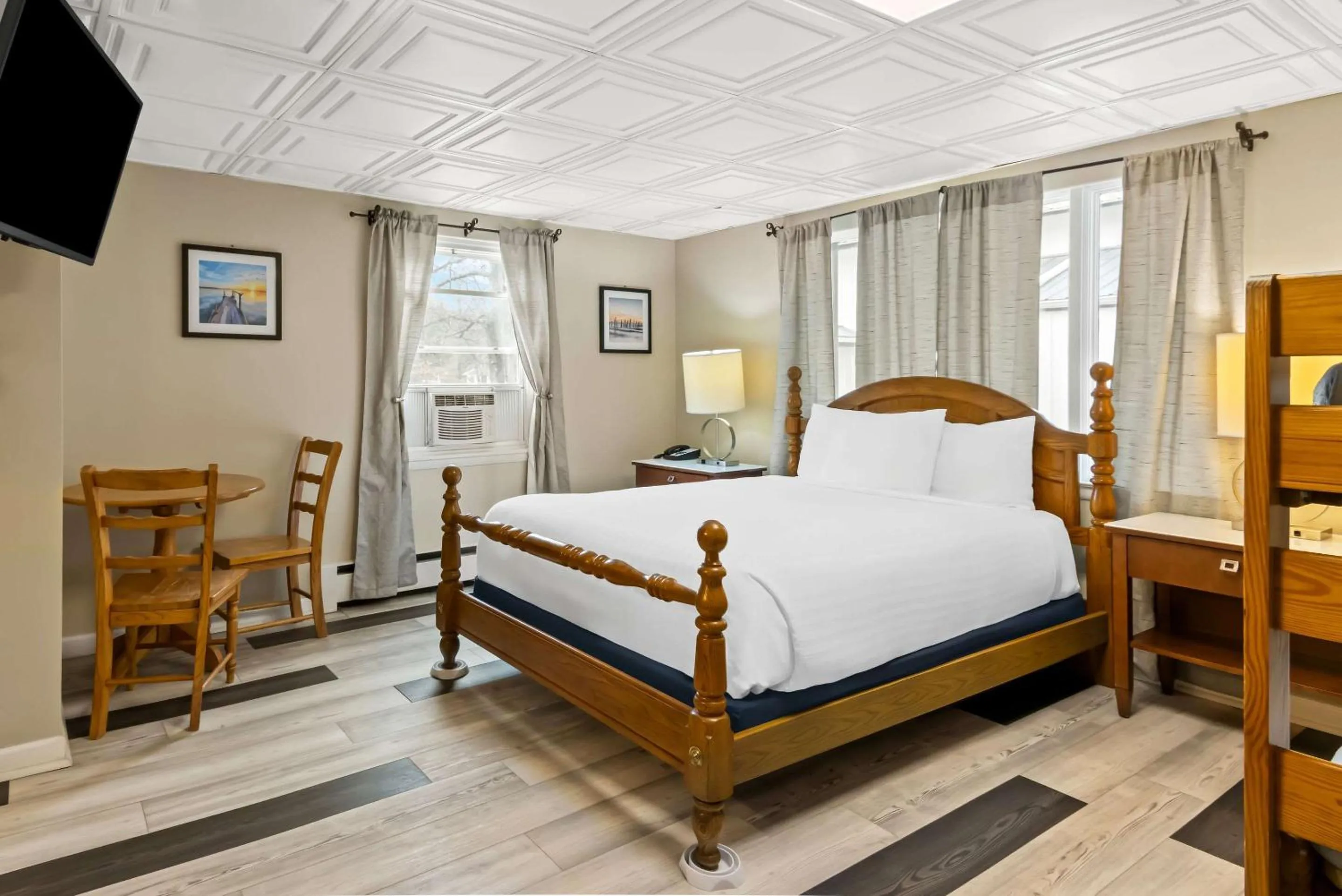 Bedroom, Bed in Rodeway Inn Oscoda