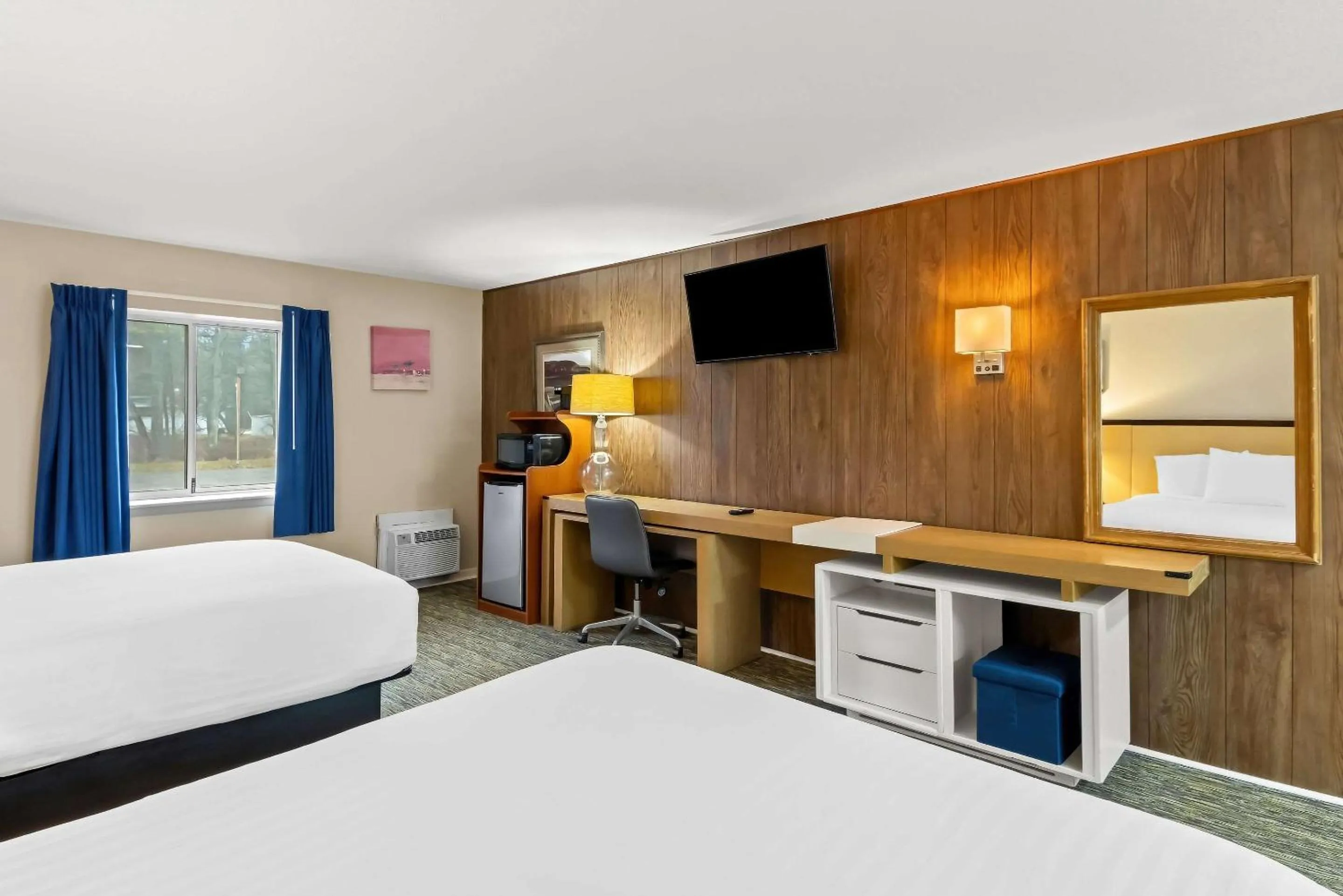 Bedroom, Bed in Rodeway Inn Oscoda