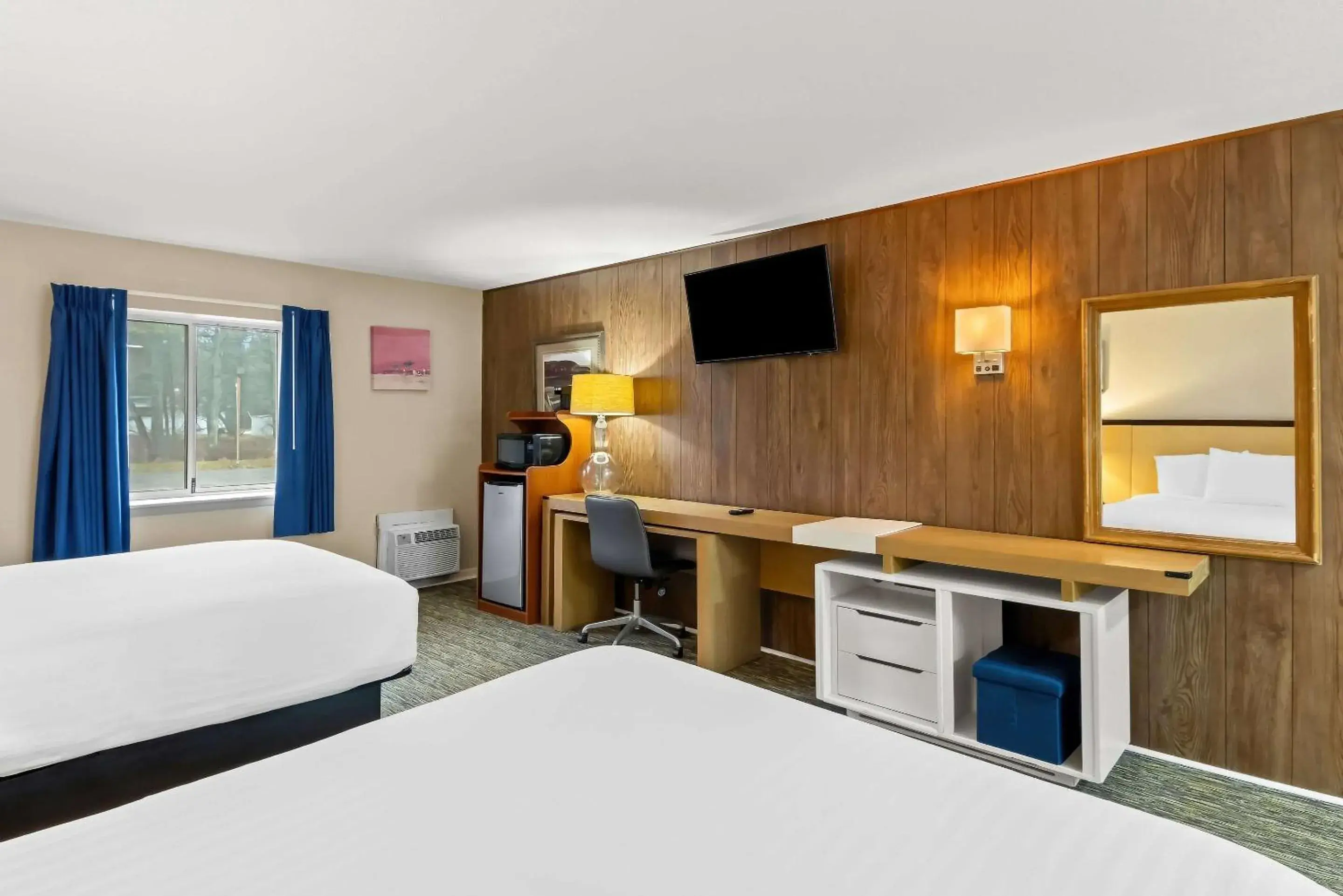 Bedroom, Bed in Rodeway Inn Oscoda Bedroom, Bed in Rodeway Inn Oscoda