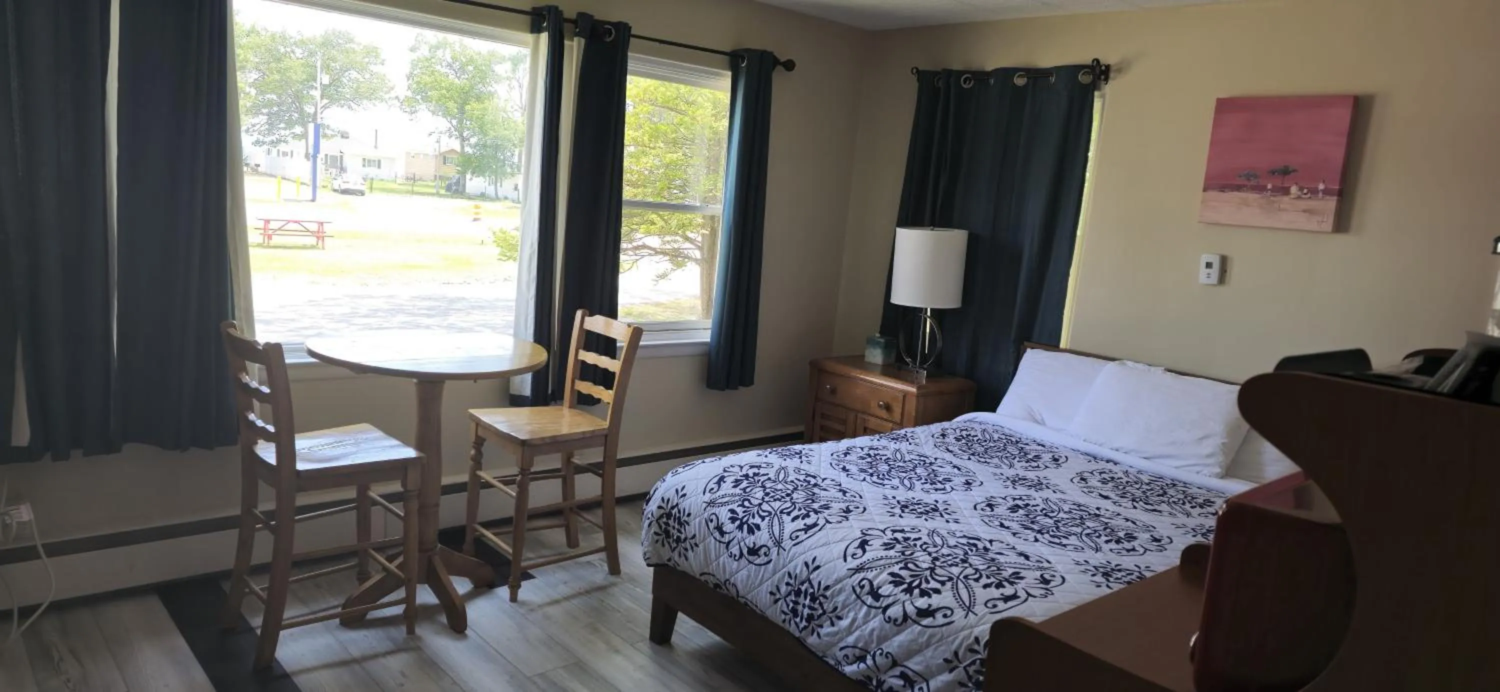 Dining area, Bed in Rodeway Inn Oscoda