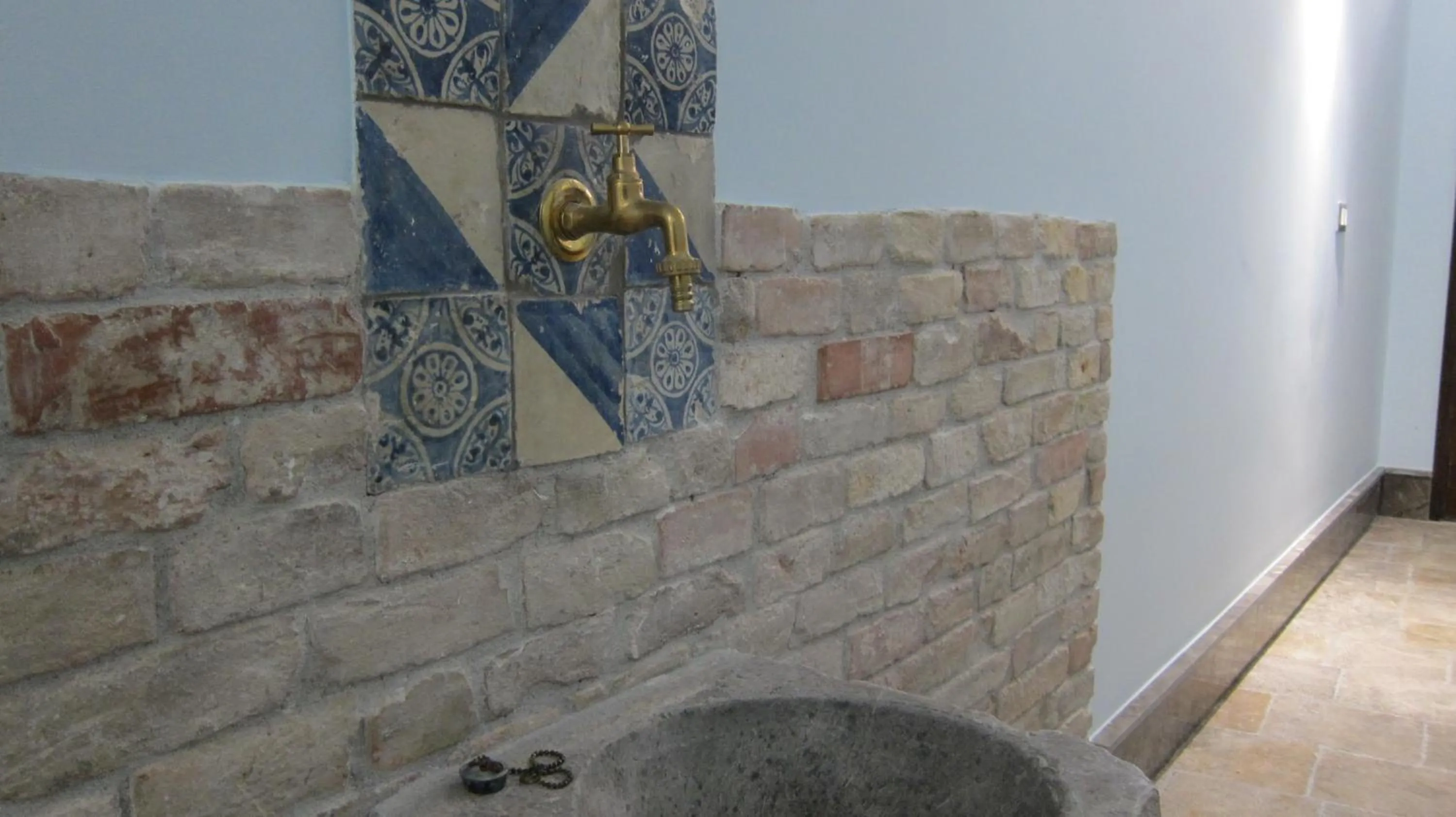 Decorative detail in Federico Secondo B&B