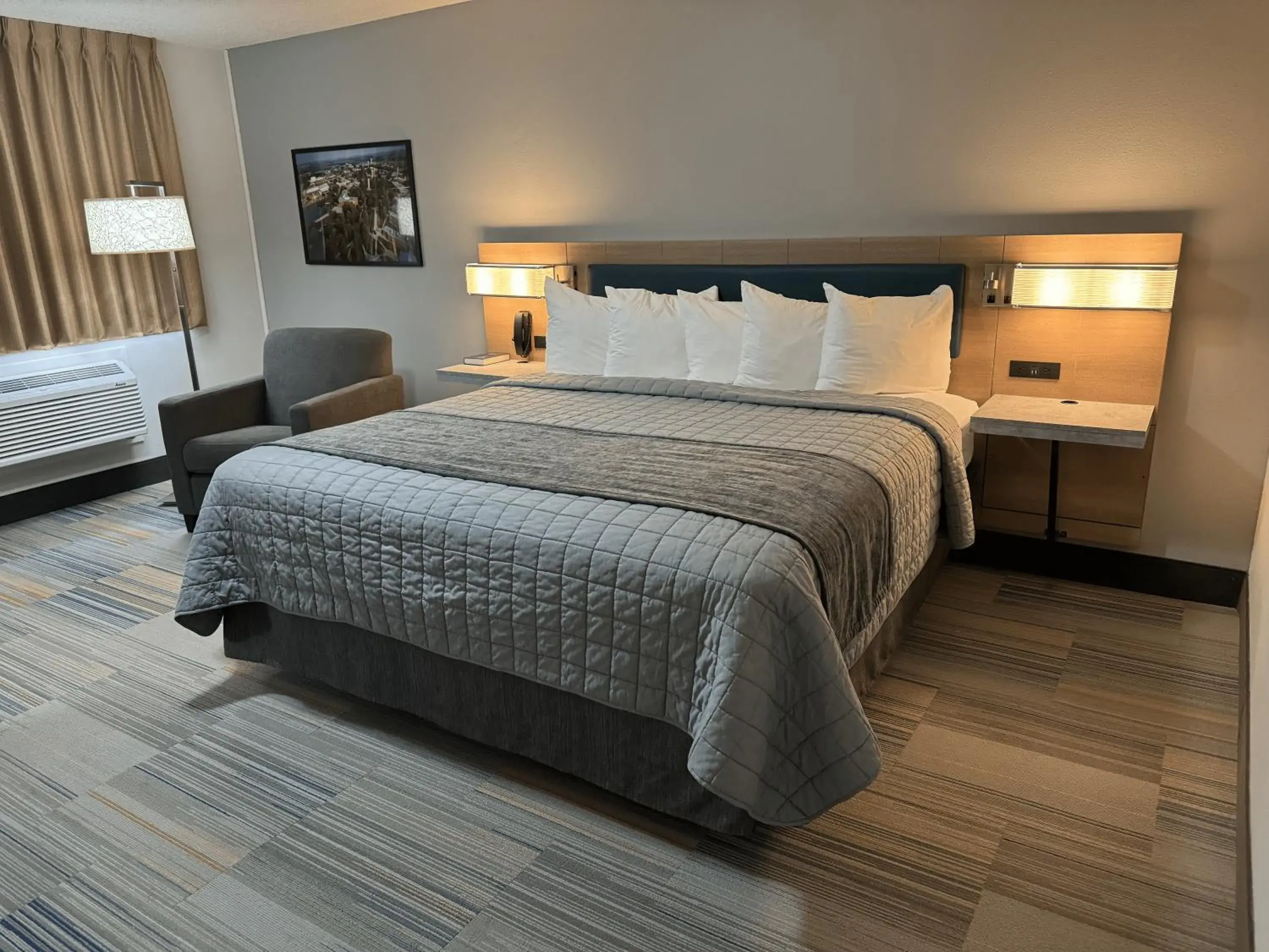 Bed in Bearcat Inn and Suites Bed in Bearcat Inn and Suites