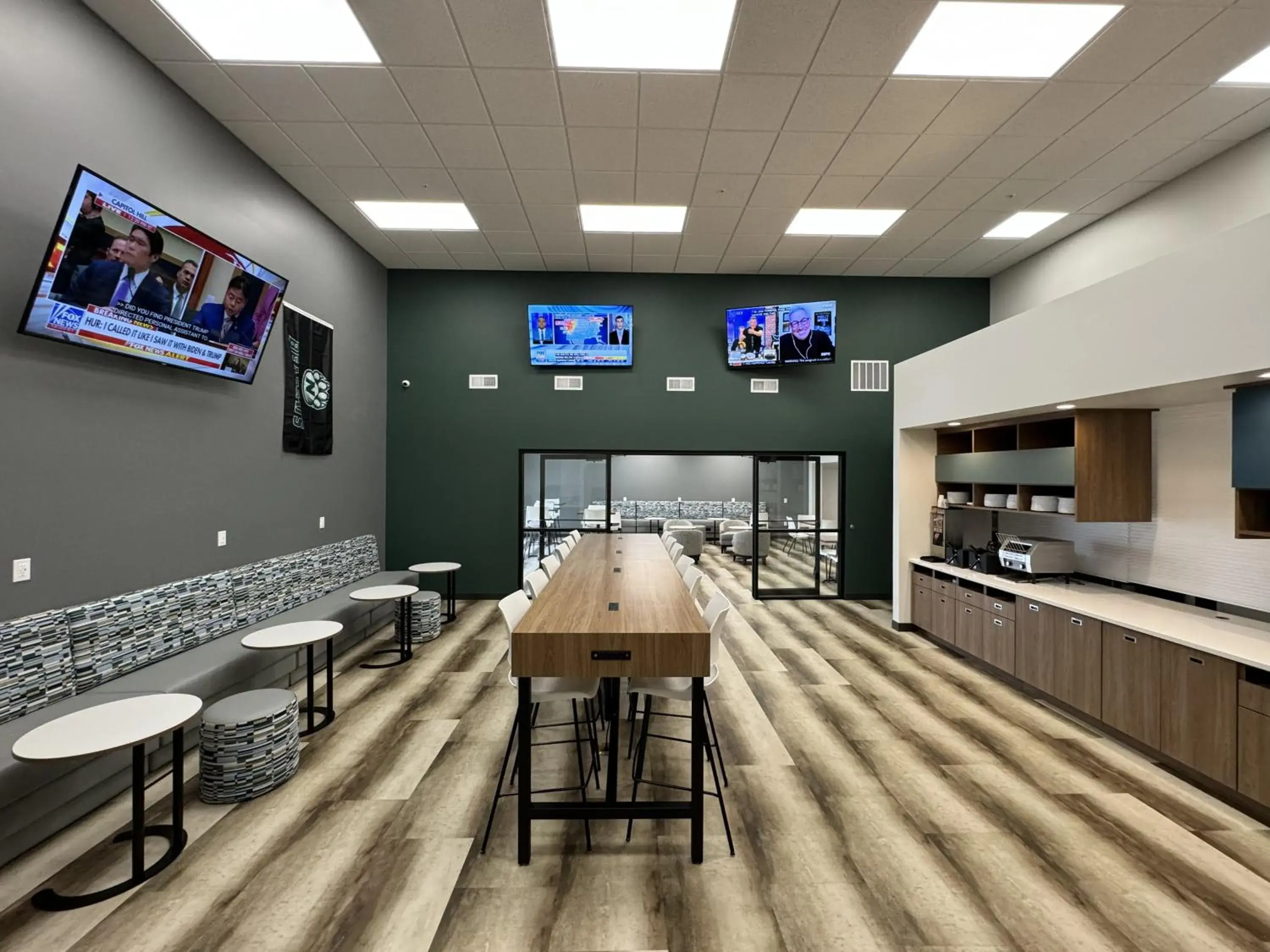 Breakfast in Bearcat Inn and Suites Breakfast in Bearcat Inn and Suites