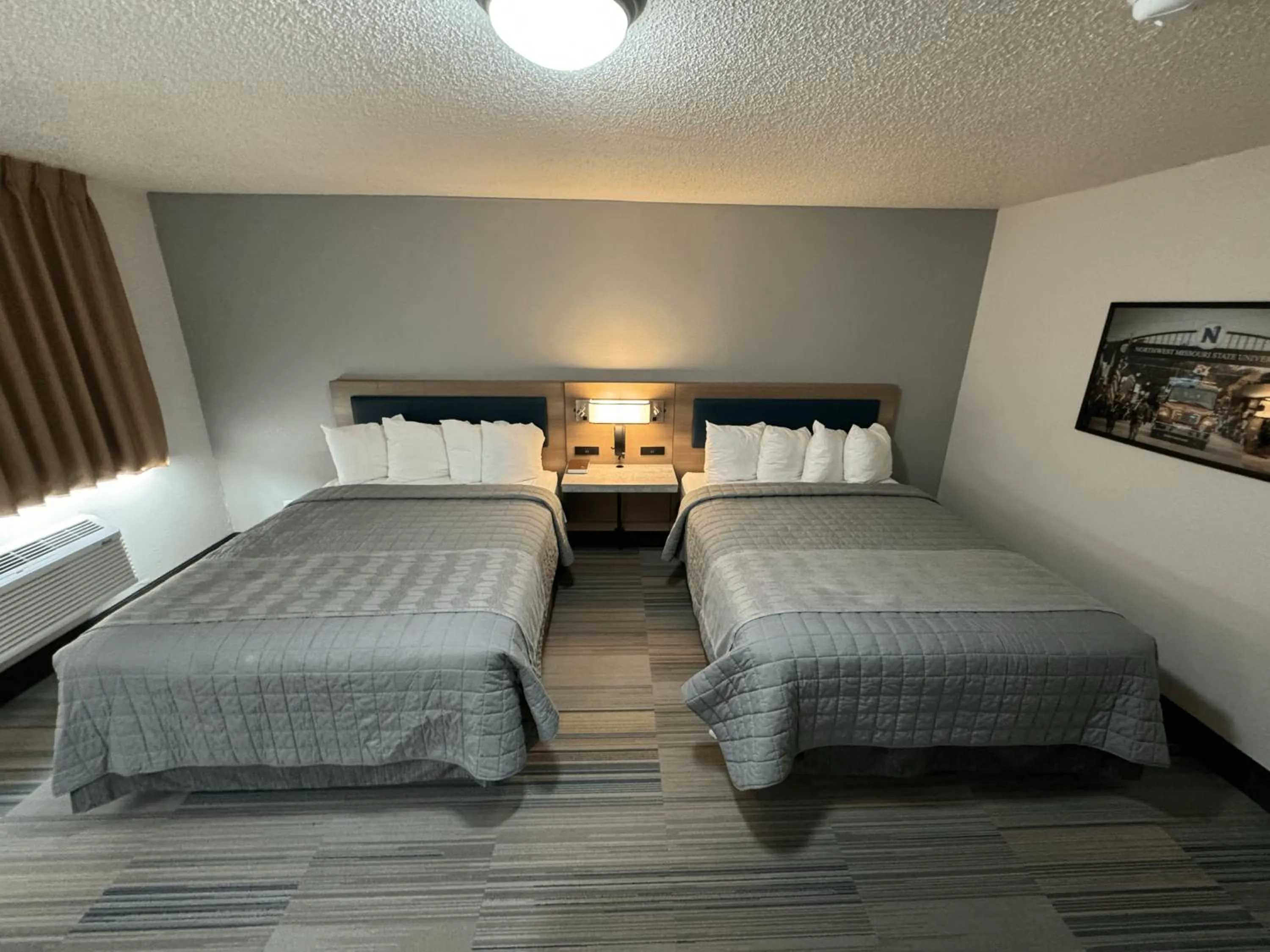Bed in Bearcat Inn and Suites