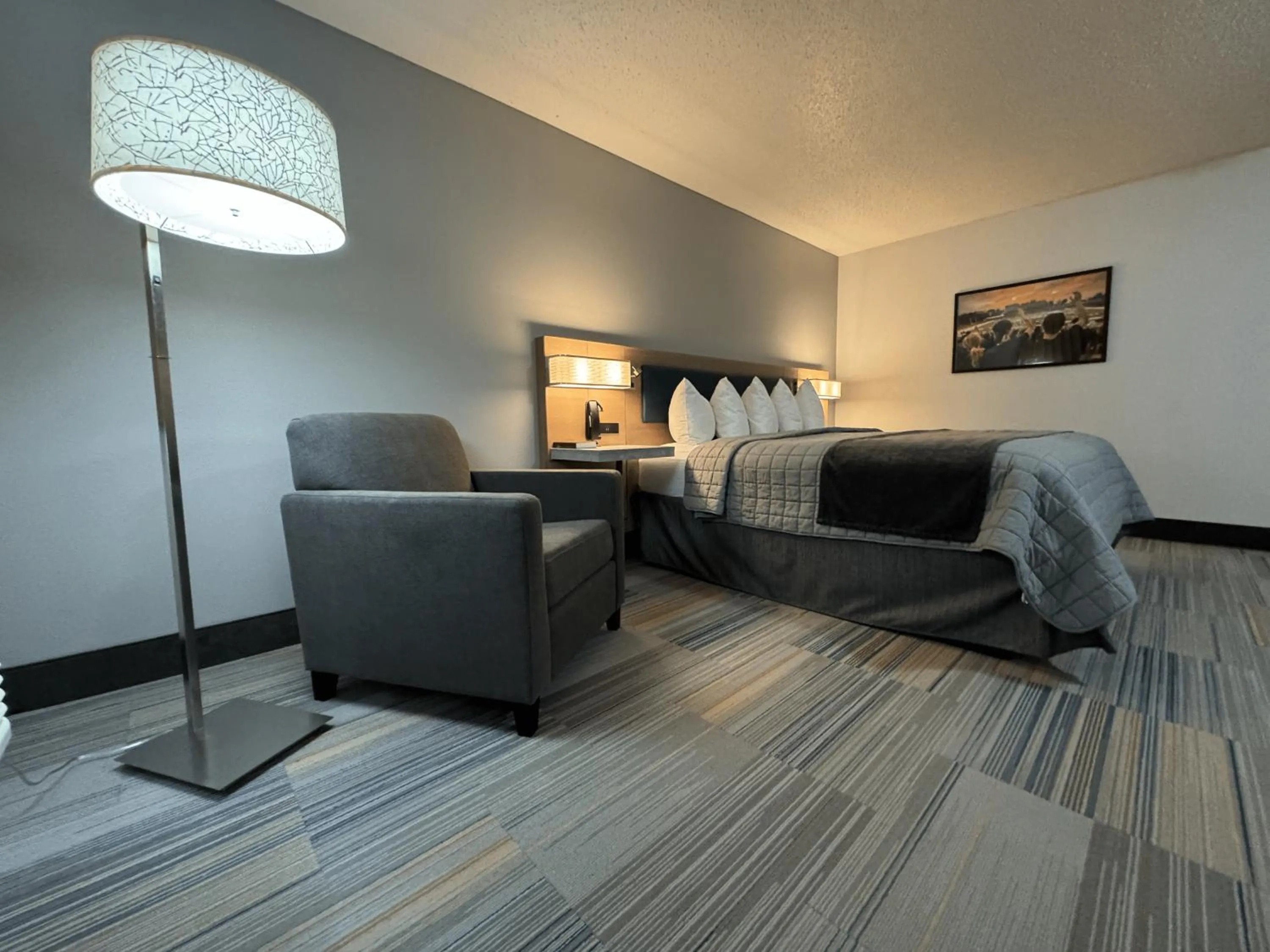 Bed in Bearcat Inn and Suites