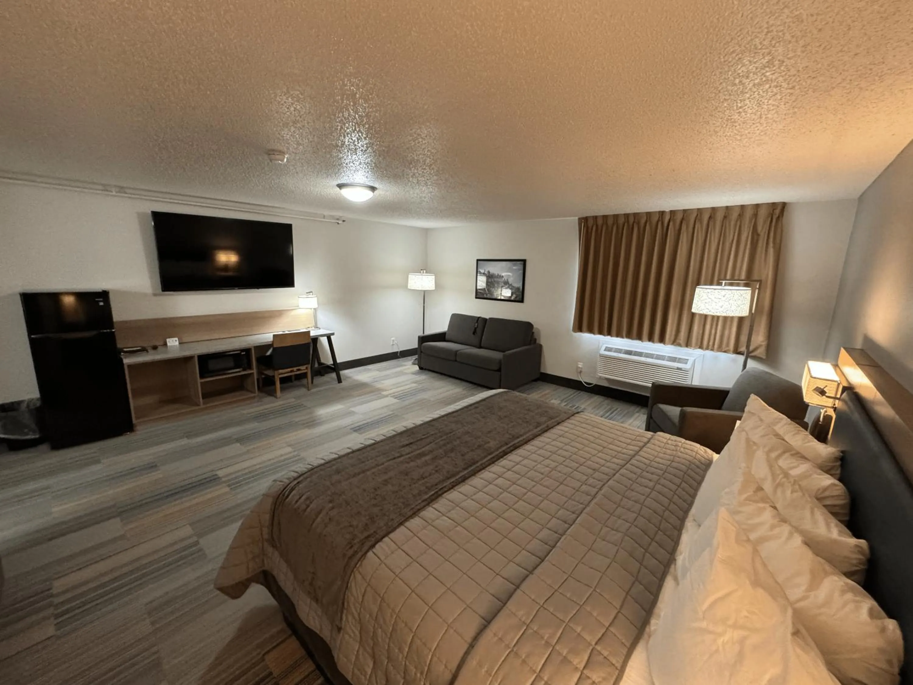 Bed in Bearcat Inn and Suites