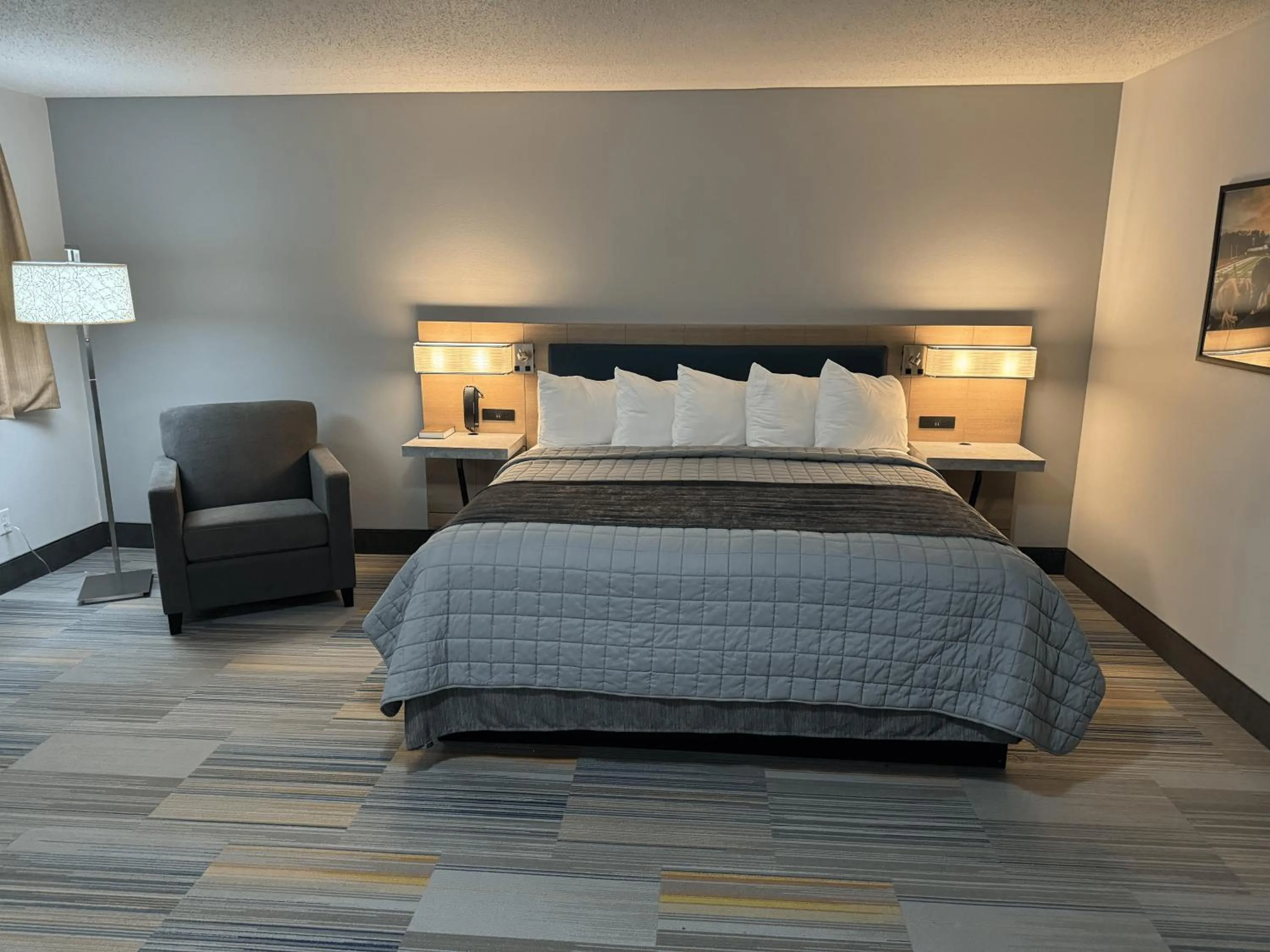 Bed in Bearcat Inn and Suites