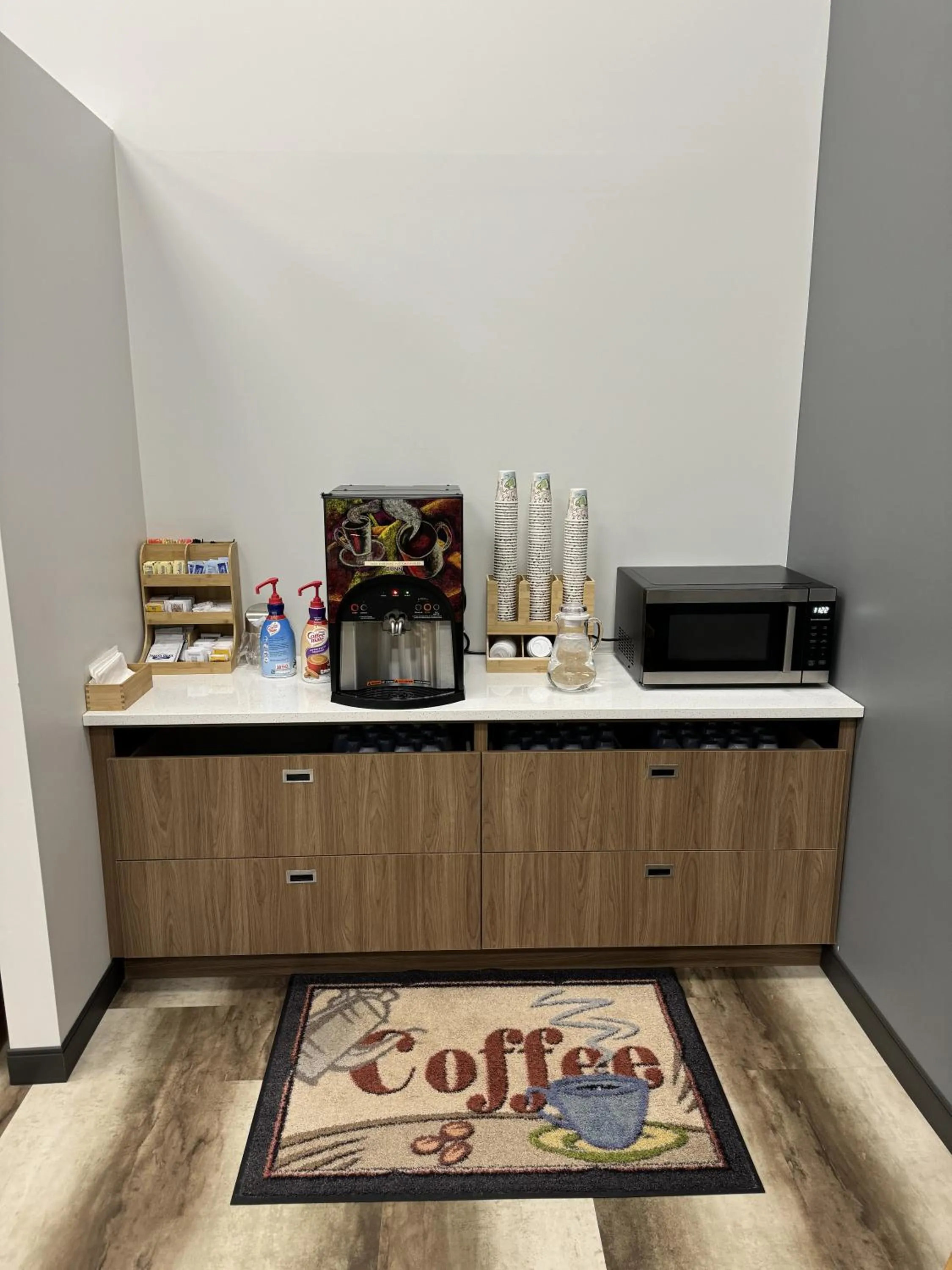 Breakfast in Bearcat Inn and Suites