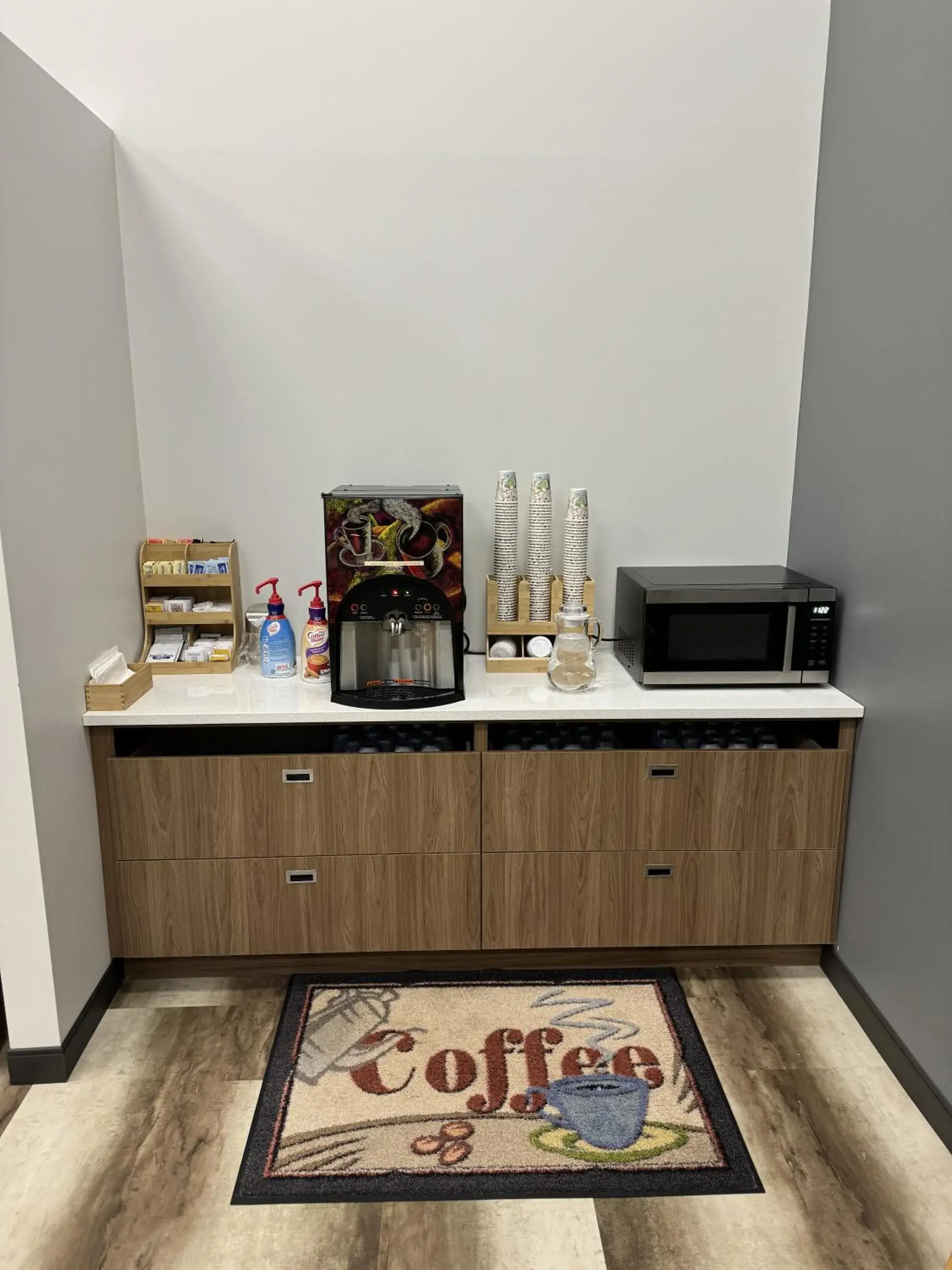 Breakfast in Bearcat Inn and Suites Breakfast in Bearcat Inn and Suites