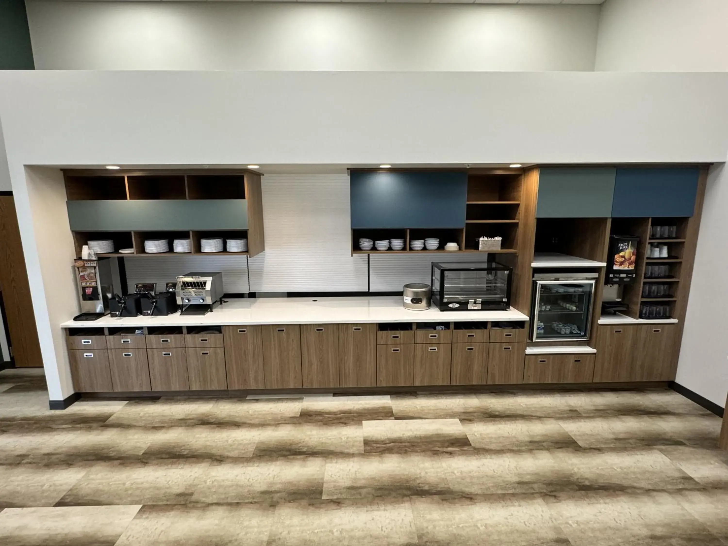 Breakfast in Bearcat Inn and Suites Breakfast in Bearcat Inn and Suites