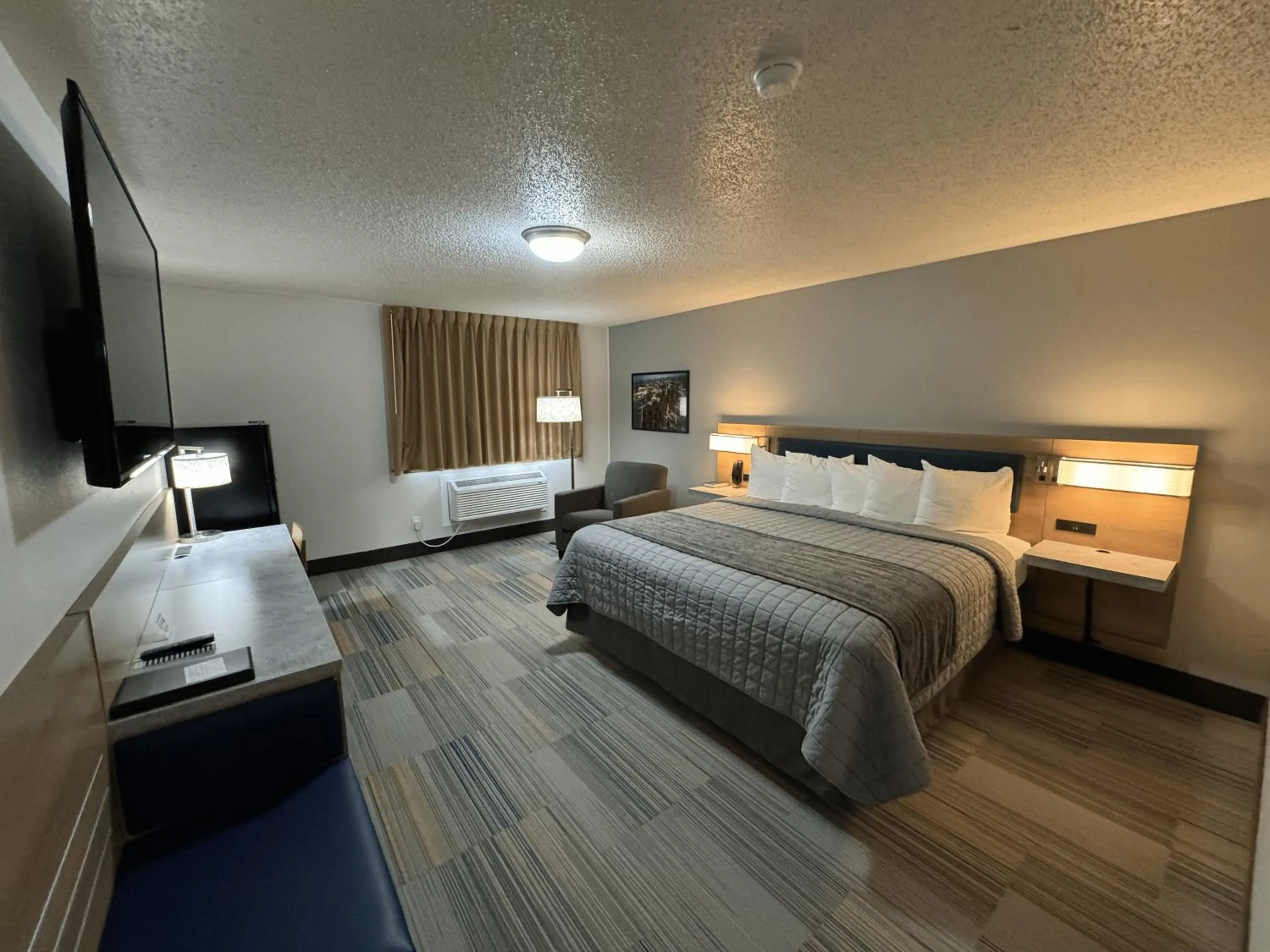 Bed in Bearcat Inn and Suites