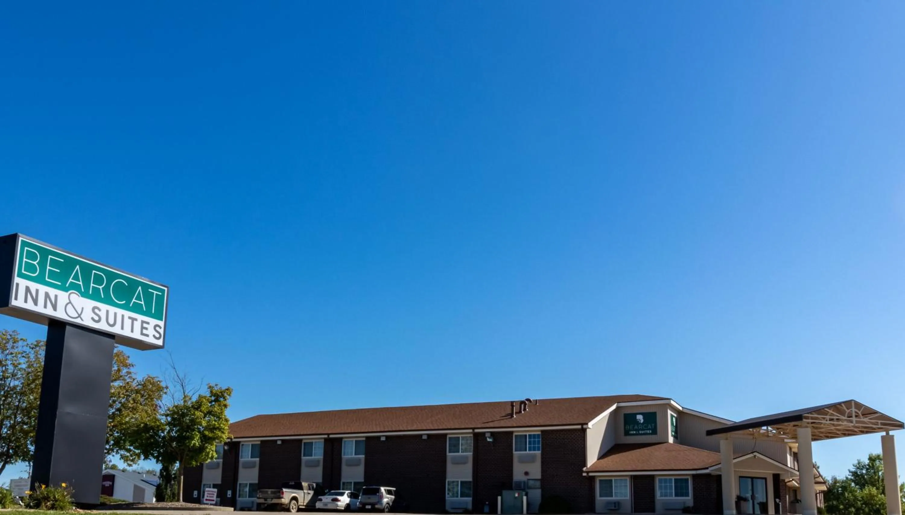 Property building in Bearcat Inn and Suites