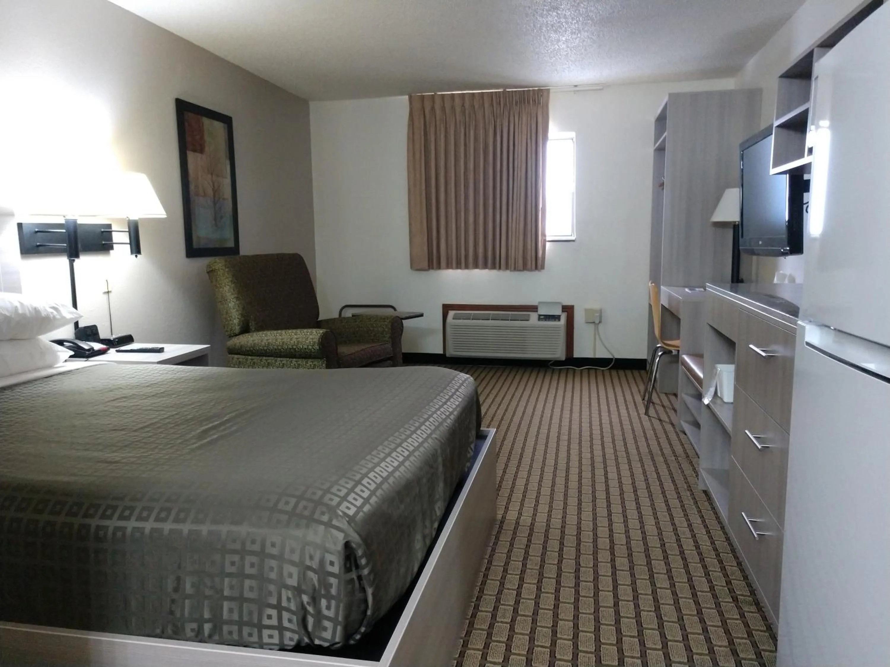 Bed in Bearcat Inn and Suites
