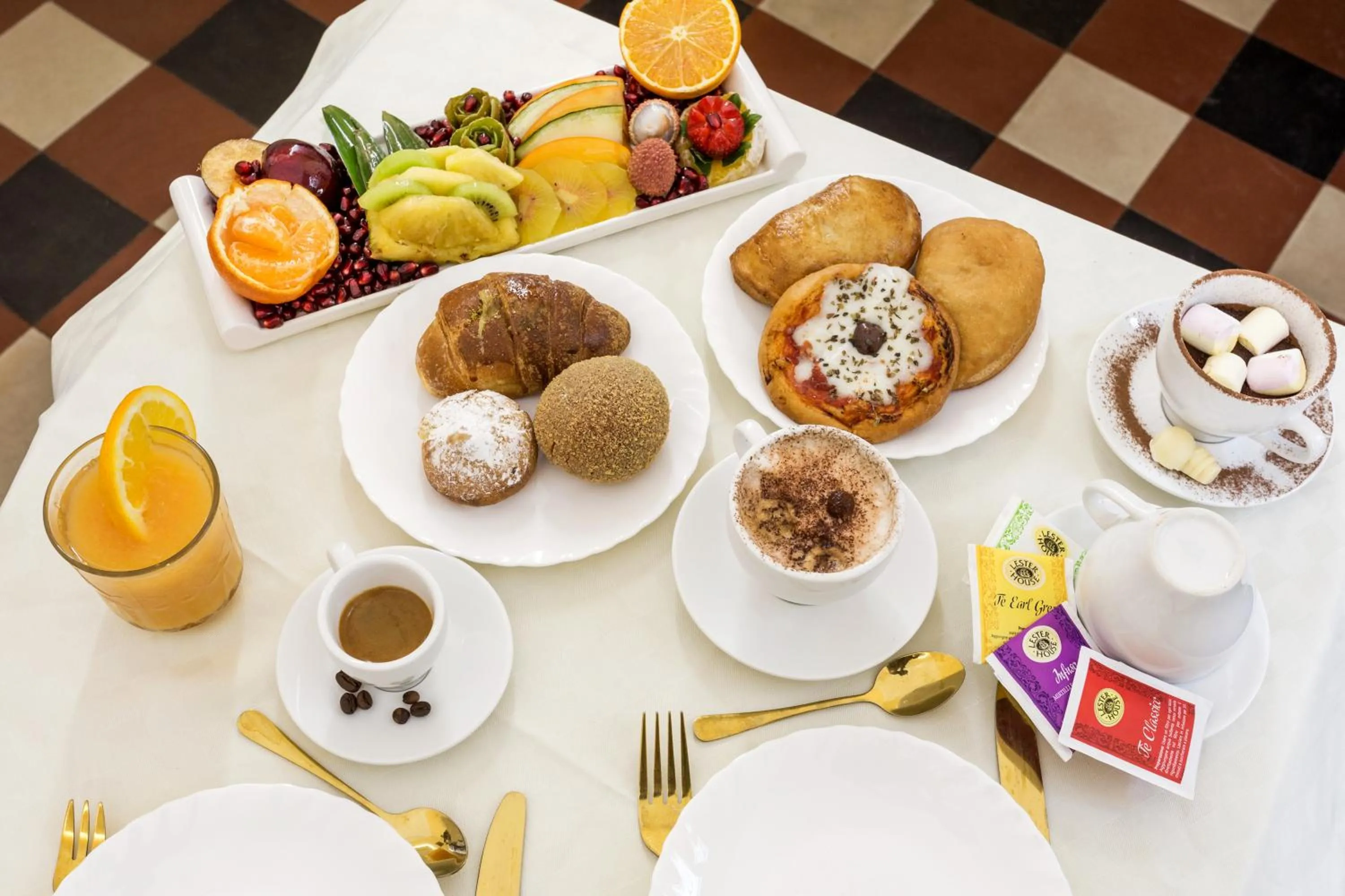 Food and drinks in Let's B&B