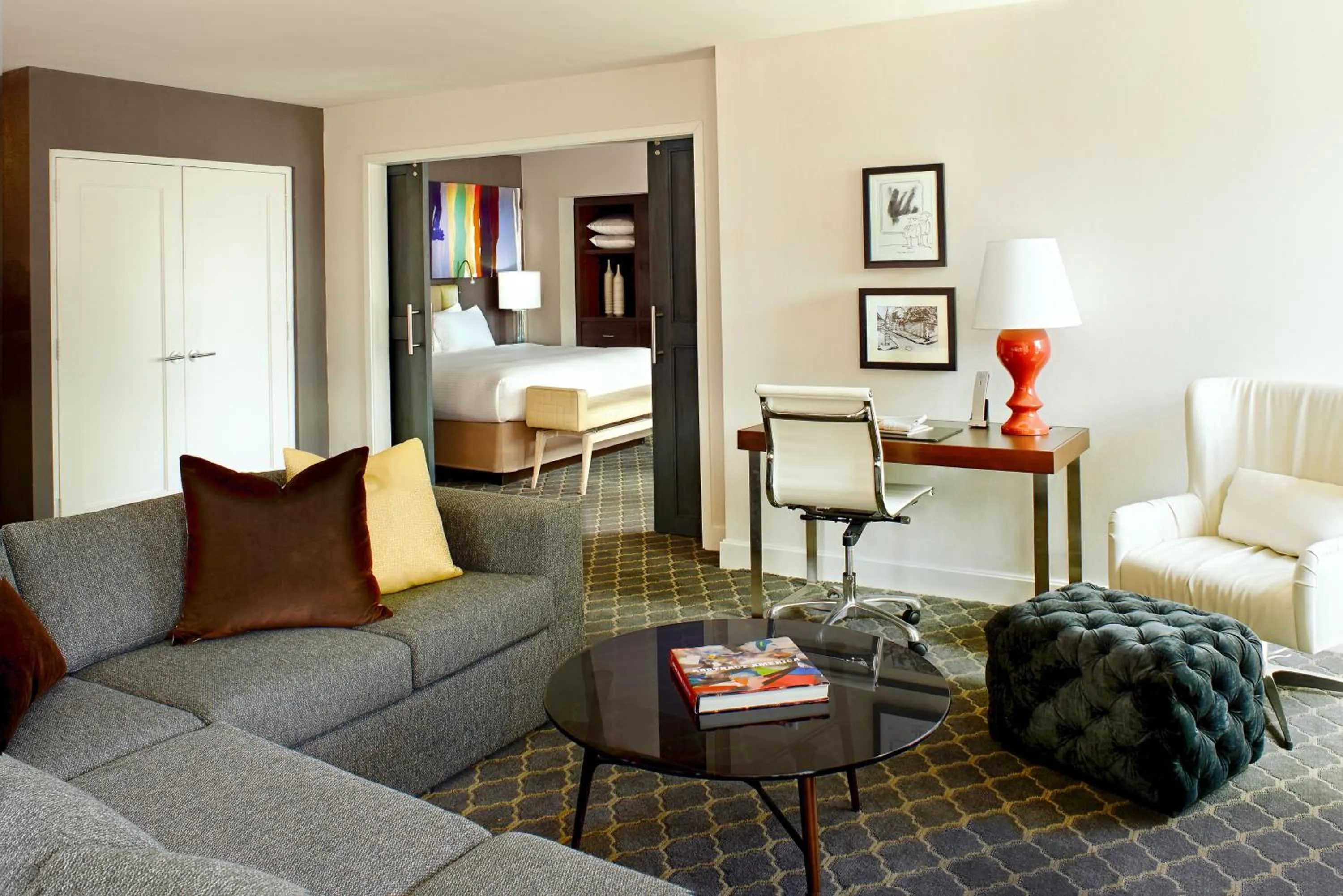 Photo of the whole room in The Fifty Sonesta Hotel New York